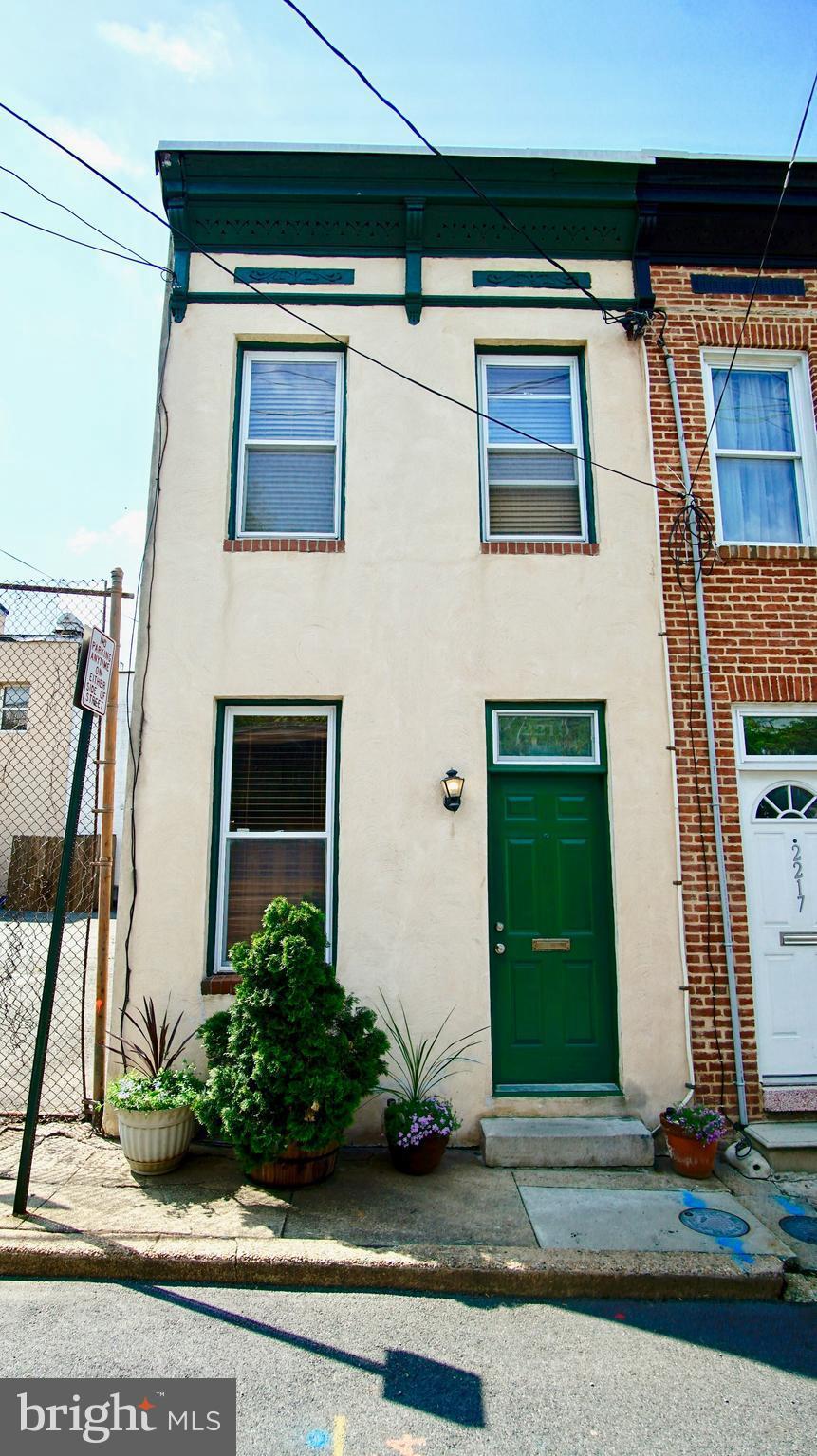 Perfect little package! 3 level end unit home right off of Patterson Park and a pretty Butchers Hill "greened alley." One bedroom and den upstairs, with large deck on the bedroom with views of the Park. Patio off of an updated kitchen and living space on the main level. Full height basement great for storage that also has a full bath with clawfoot tub! End of Group, central air, lots of upgrades!