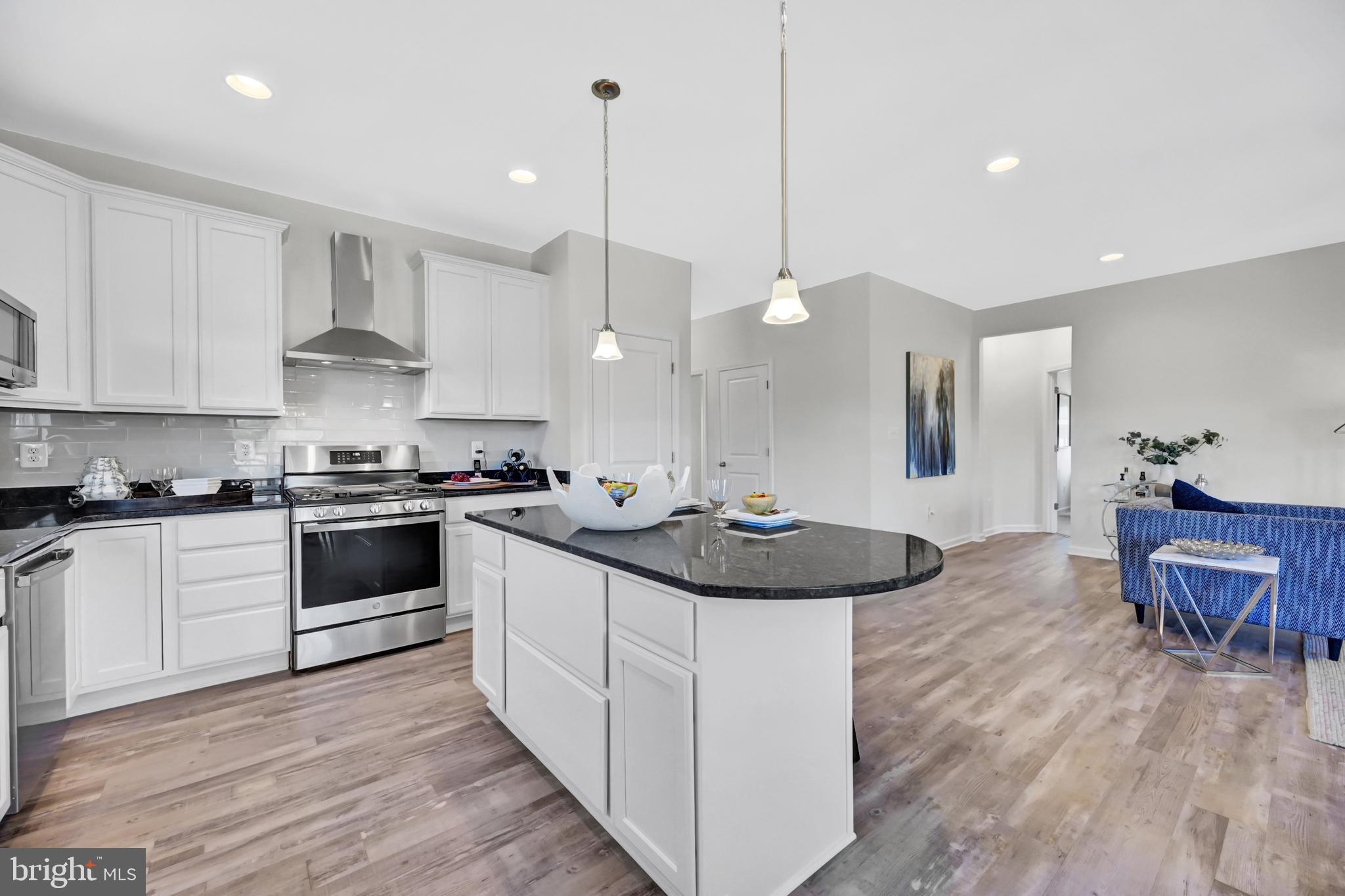 CAPTAIN'S COVE - Residential