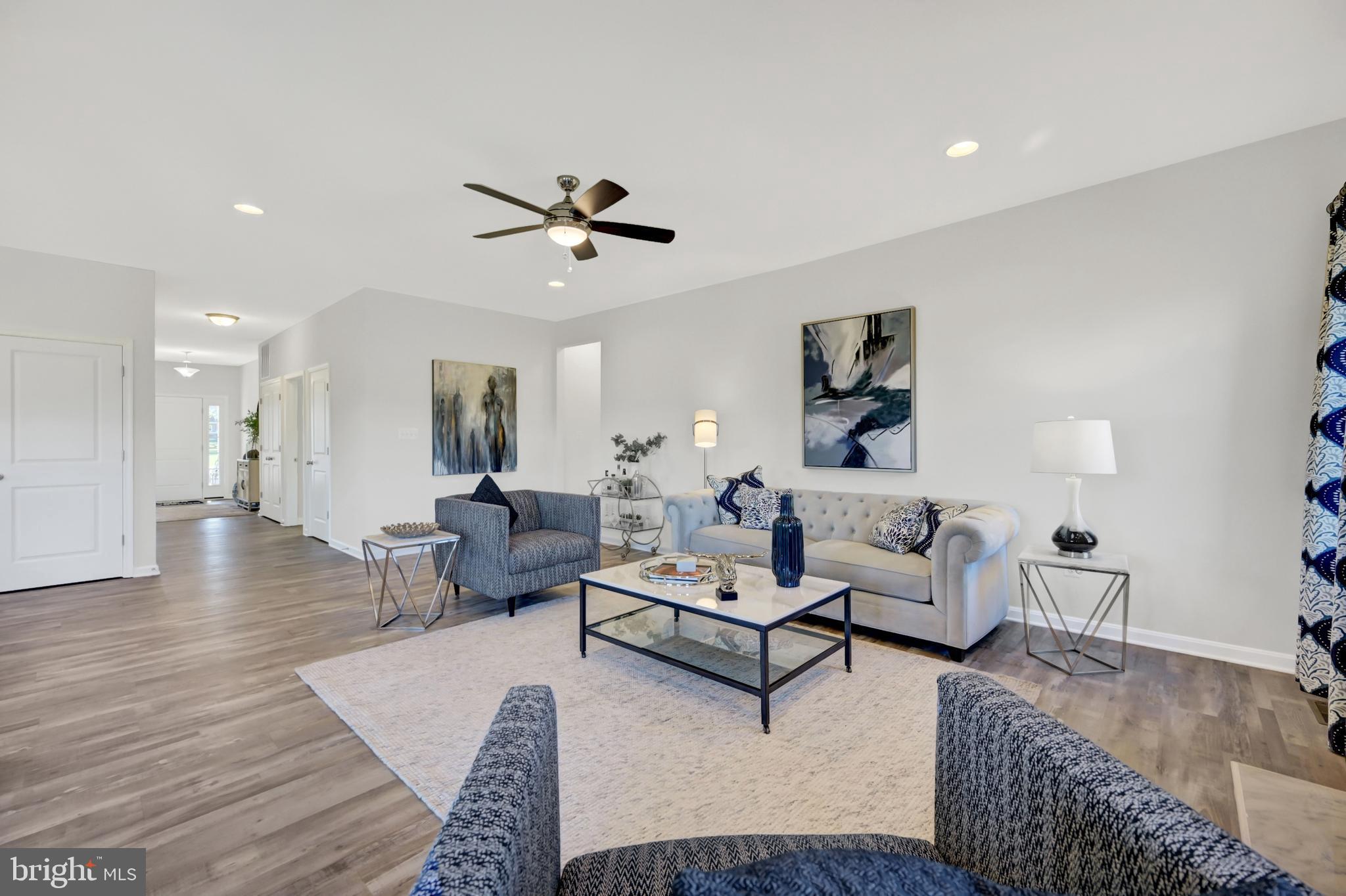 CAPTAIN'S COVE - Residential