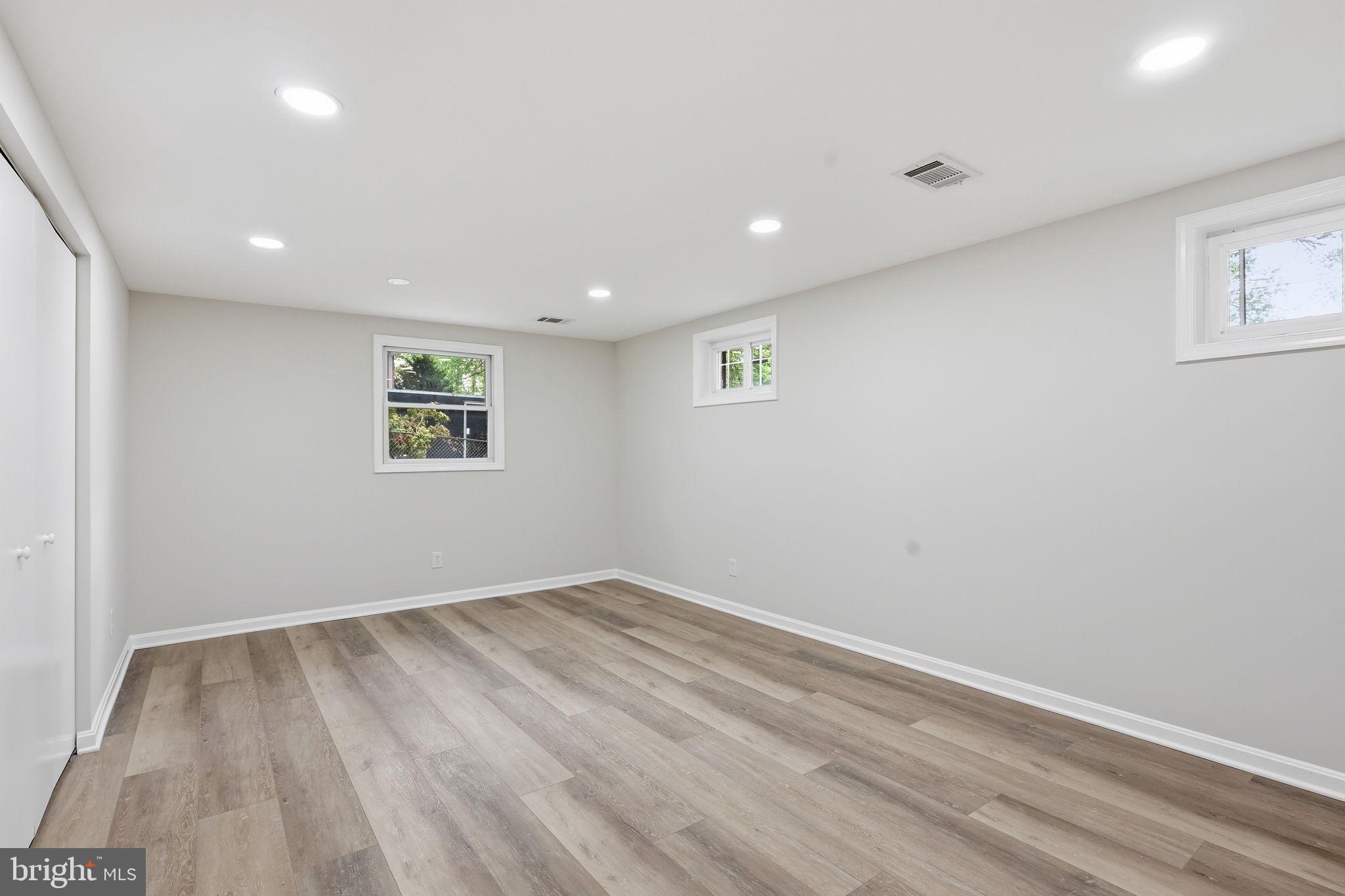 KEMP MILL HILLS - Residential