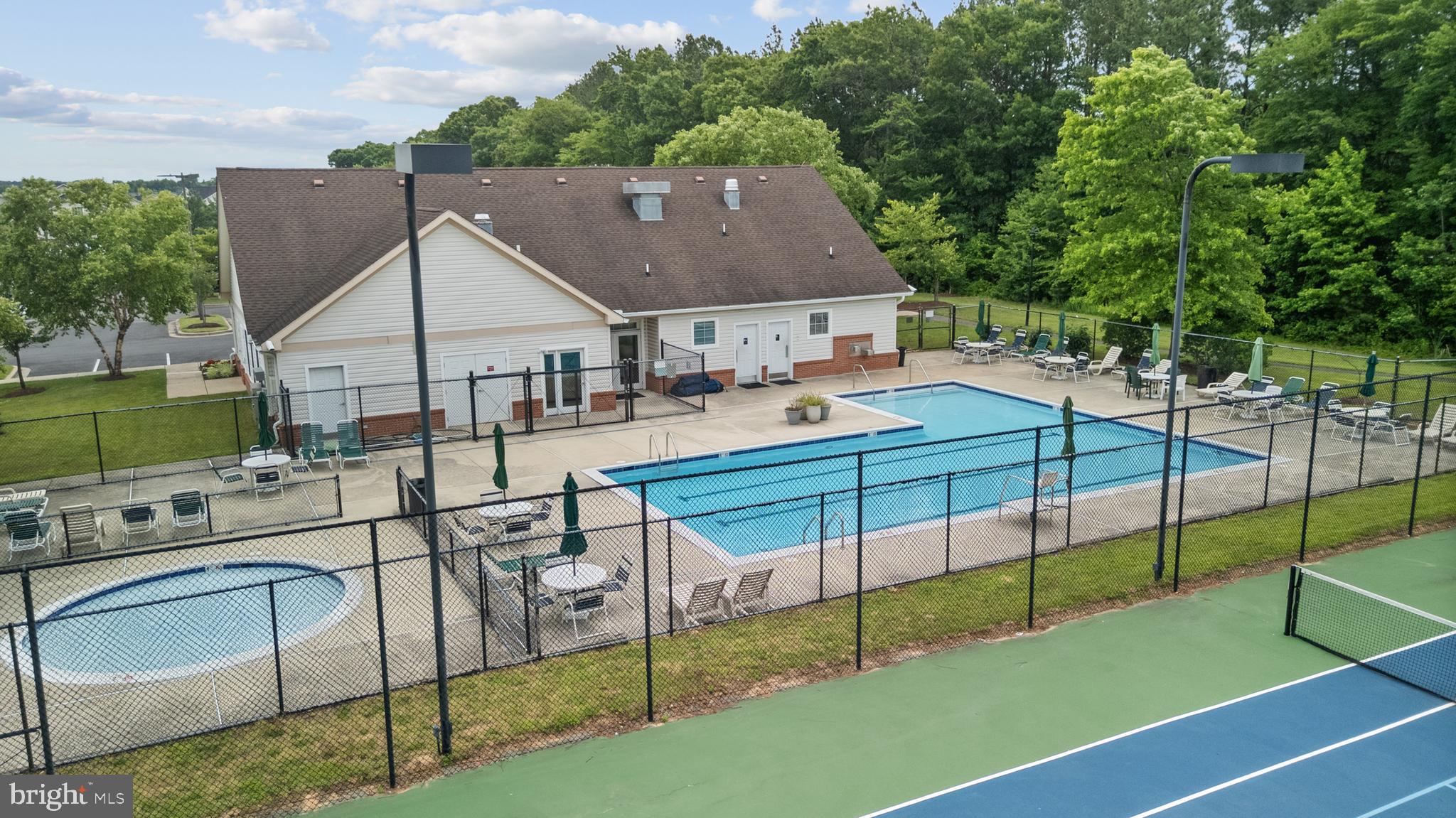 SEVEN OAKS - Residential