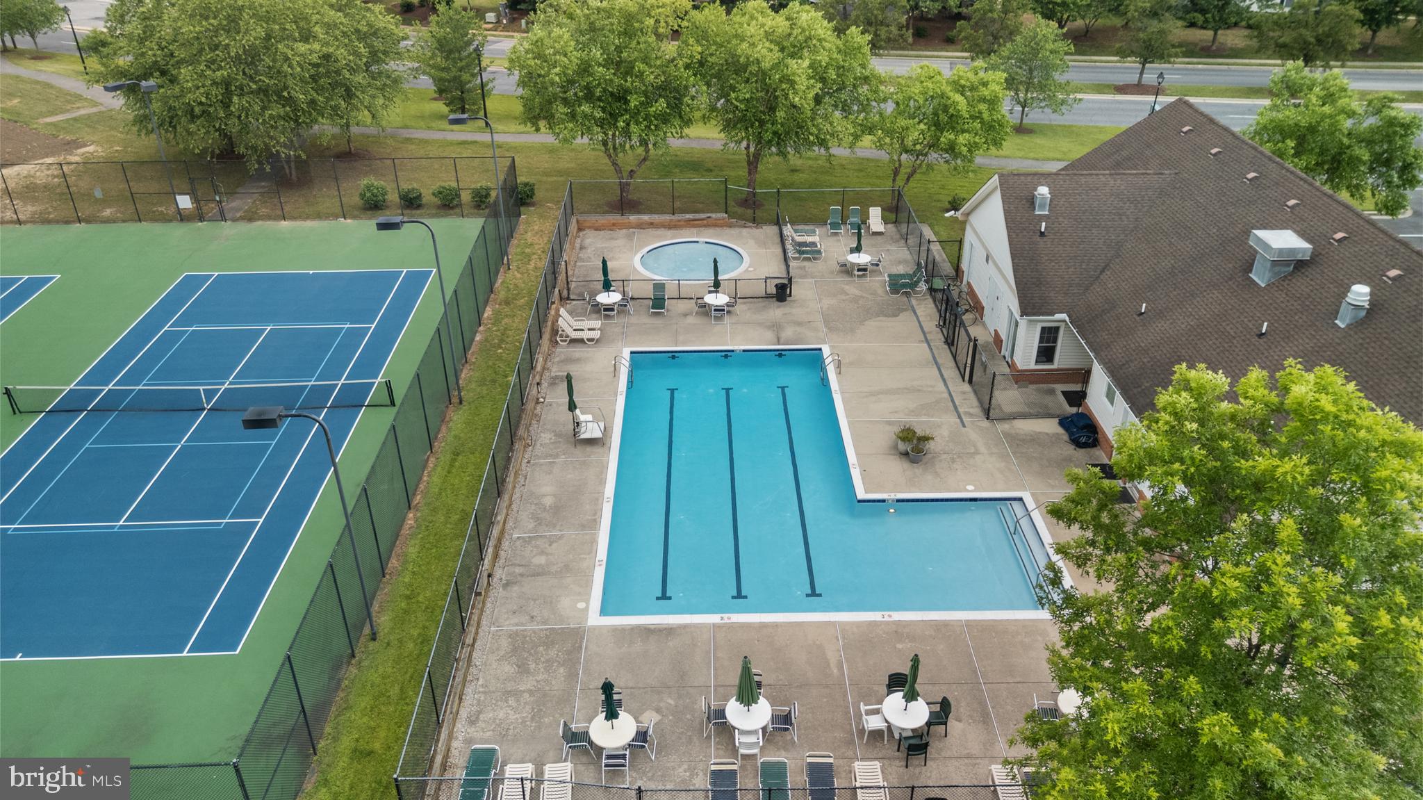 SEVEN OAKS - Residential