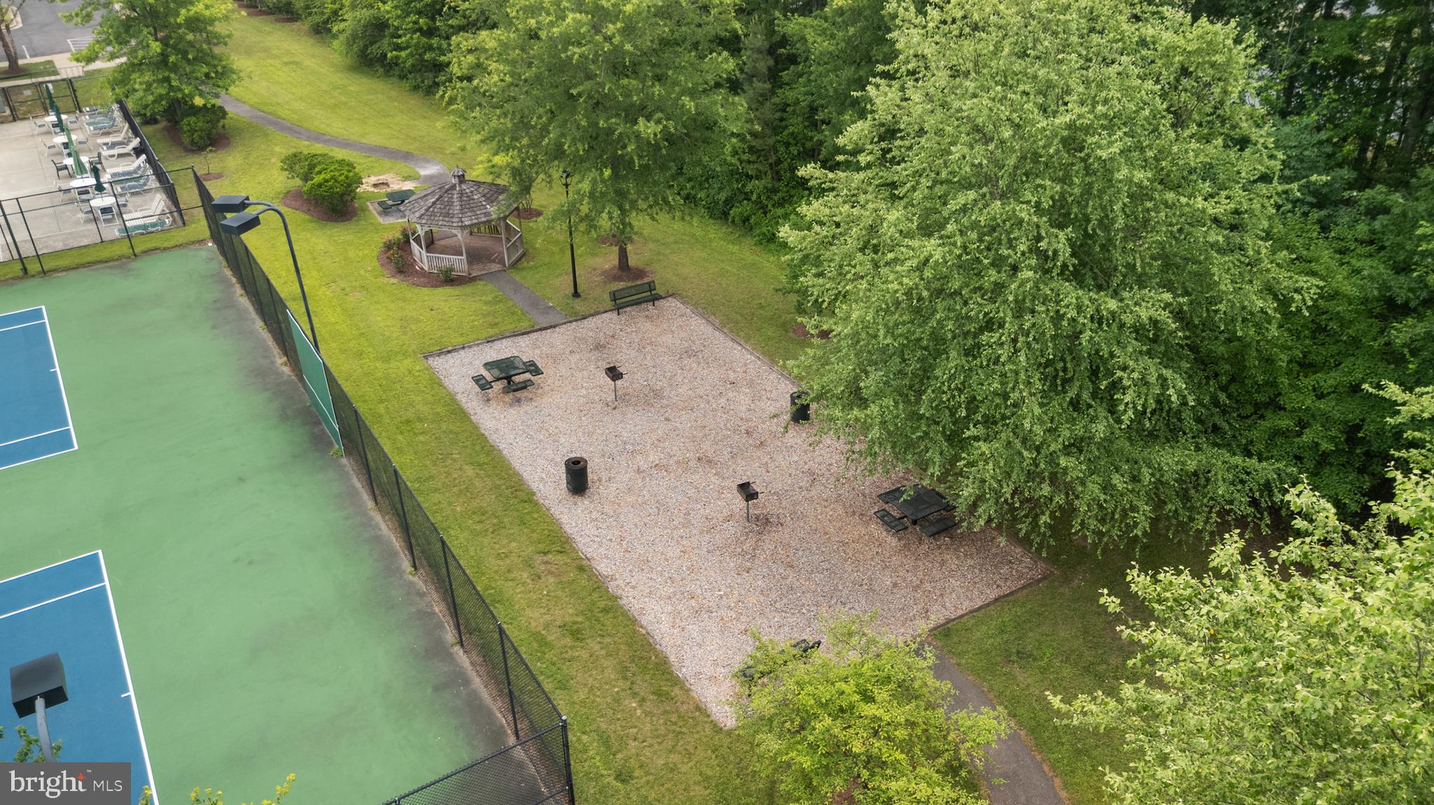 SEVEN OAKS - Residential