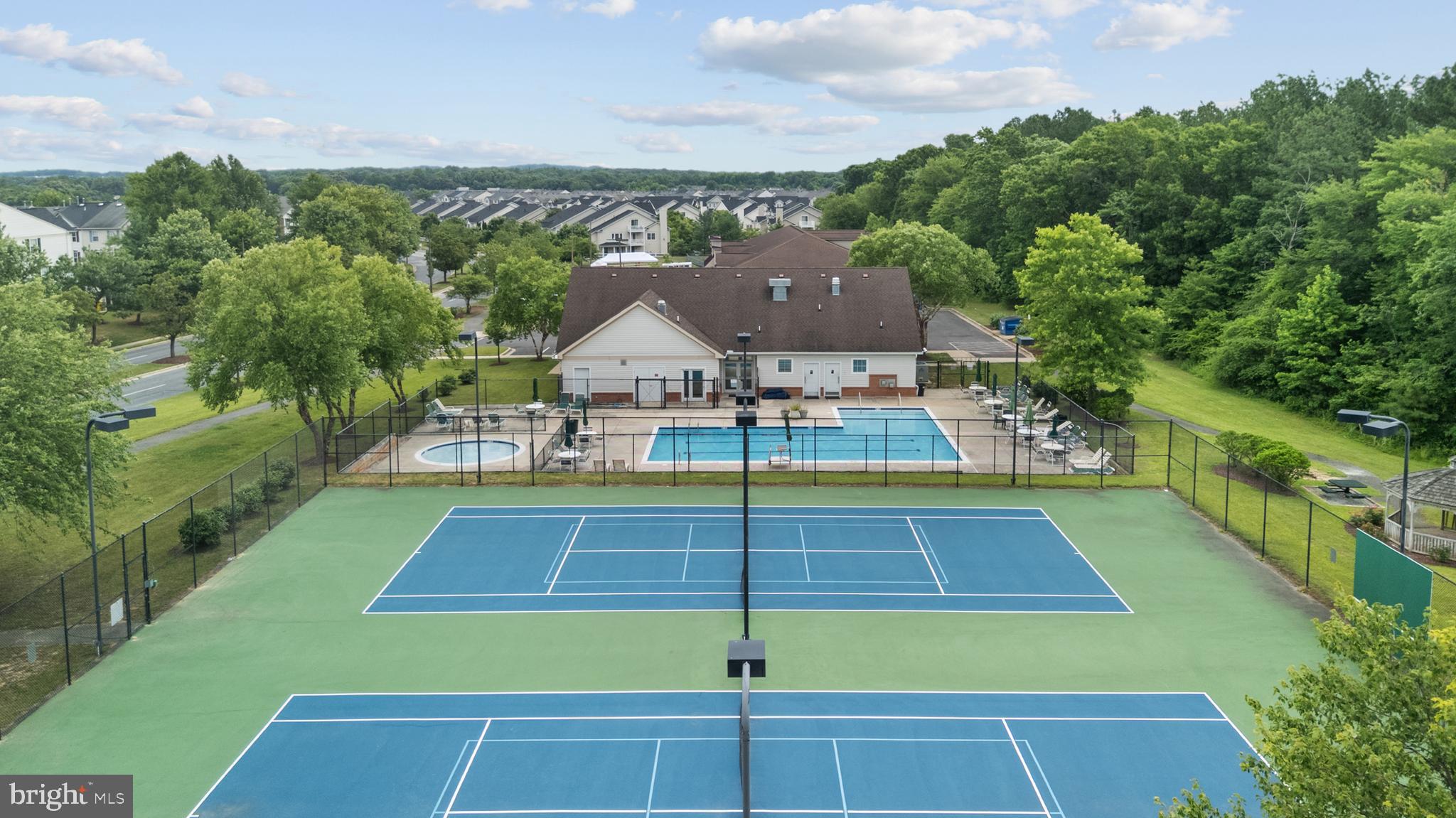 SEVEN OAKS - Residential