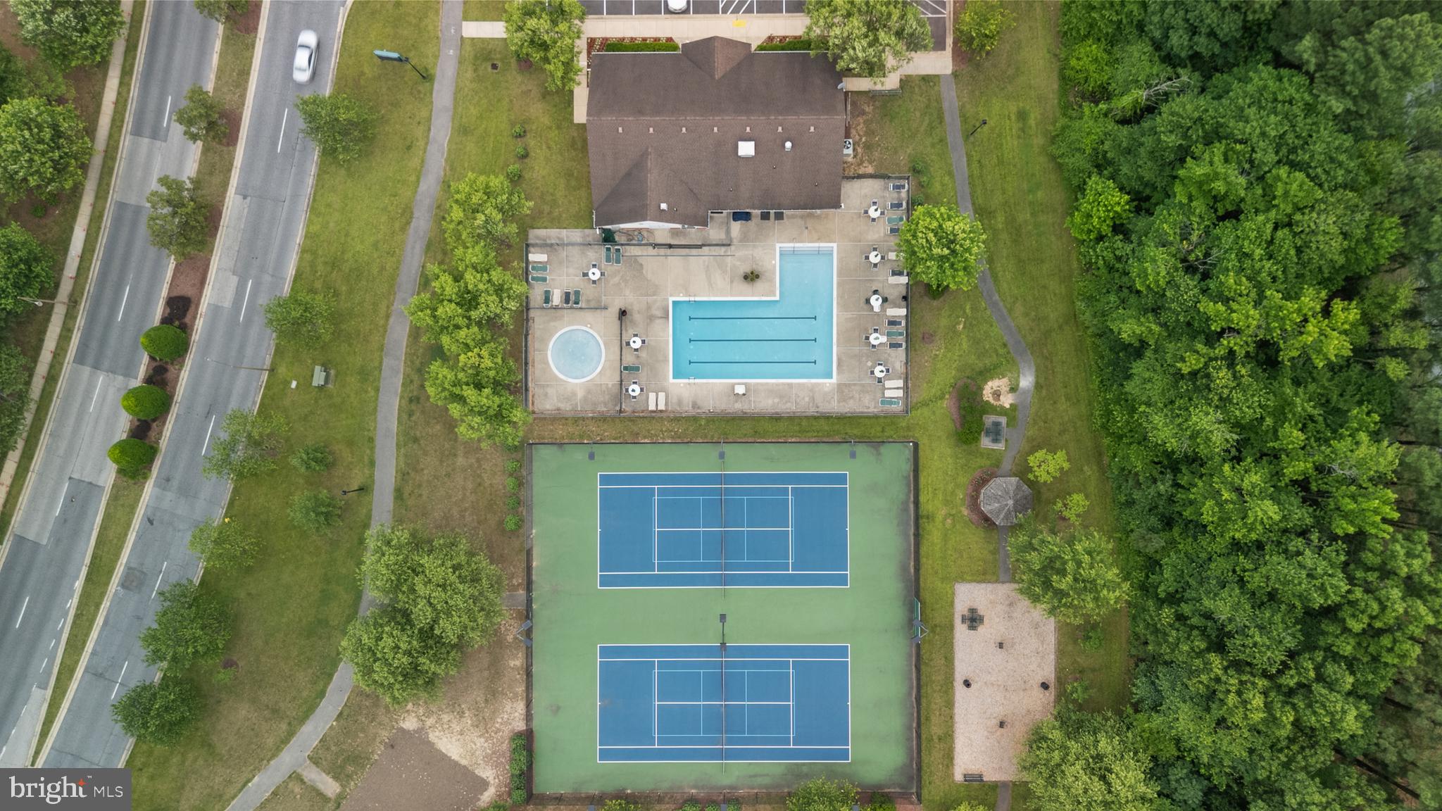 SEVEN OAKS - Residential
