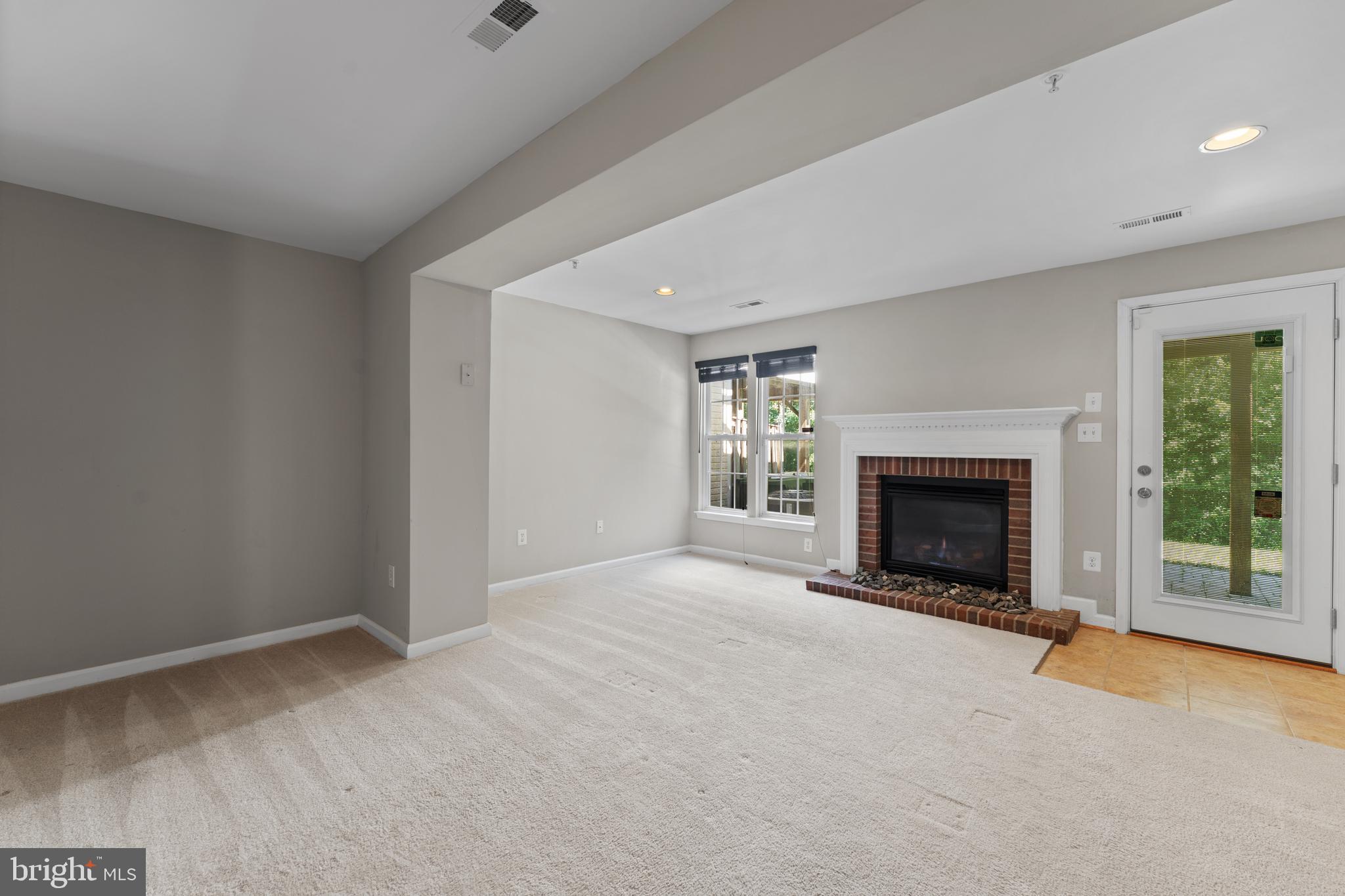 SEVEN OAKS - Residential