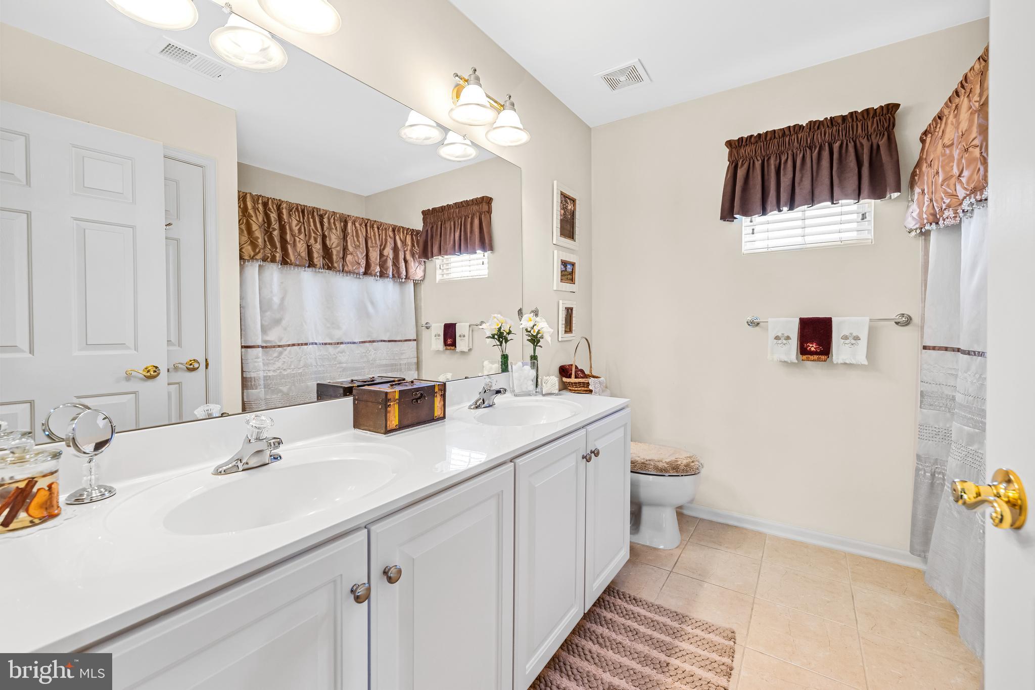OAK HILLS - Residential