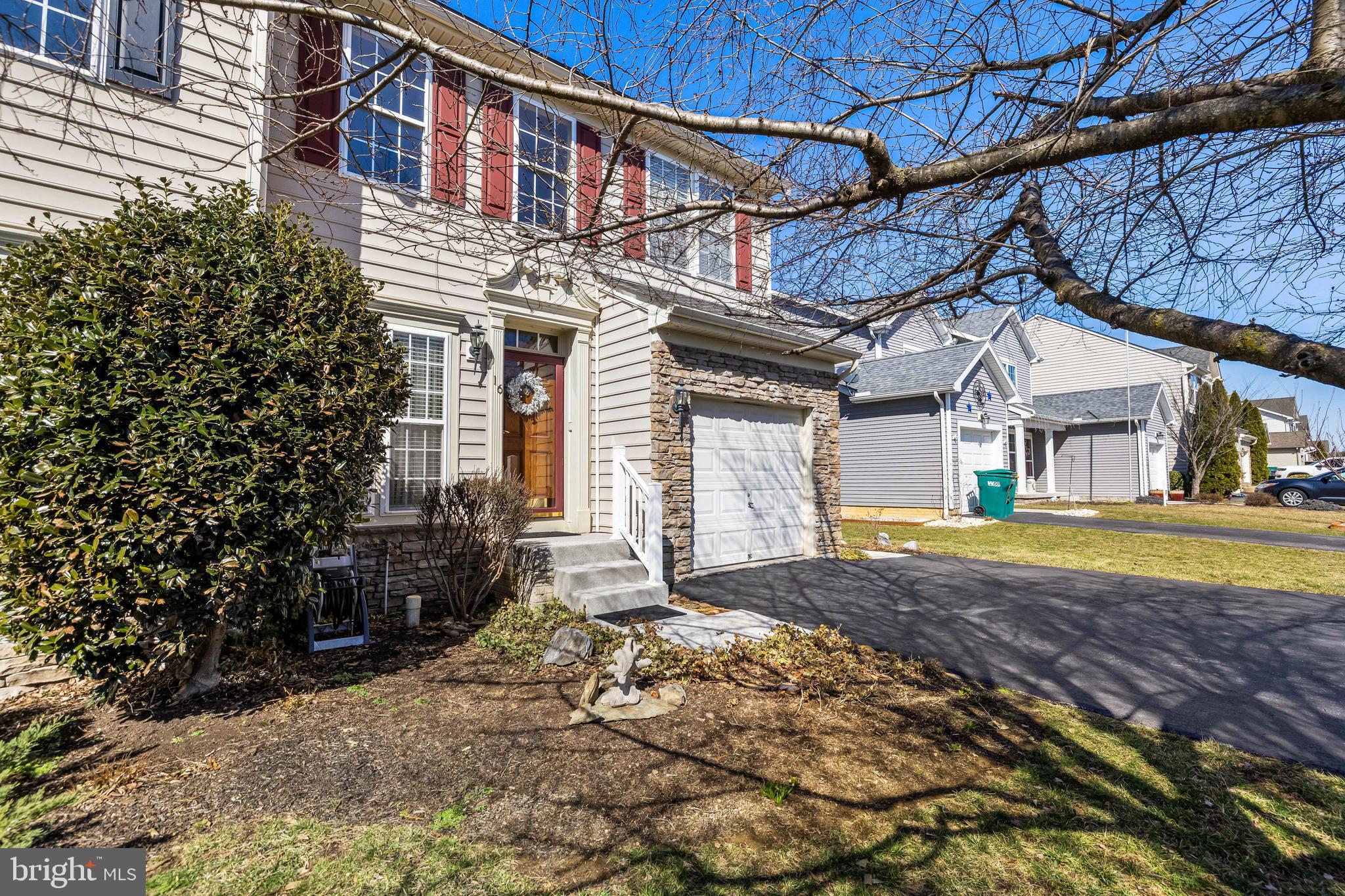 OAK HILLS - Residential