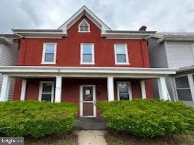 Opportunity awaits in this two story, two bedroom, one bath home. Some work/refreshing is
required to make this home move in ready but could be worth the effort. Whether you decide to
customize this home for yourself or rent it out, this house could be a great option.