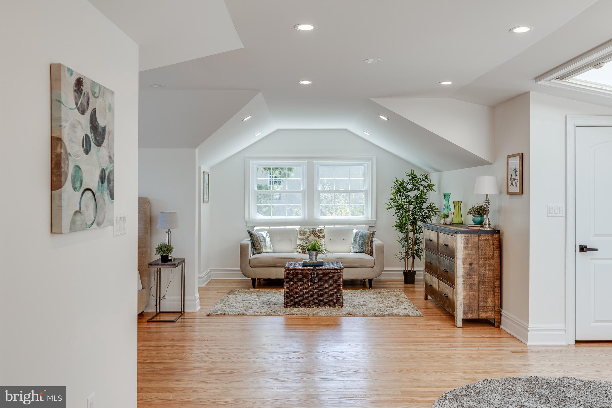GLADWYNE - Residential