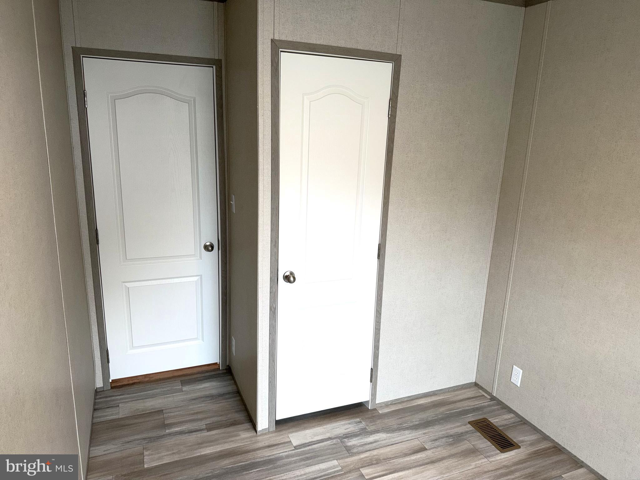 HOLIDAY MOBILE ESTATES - Residential