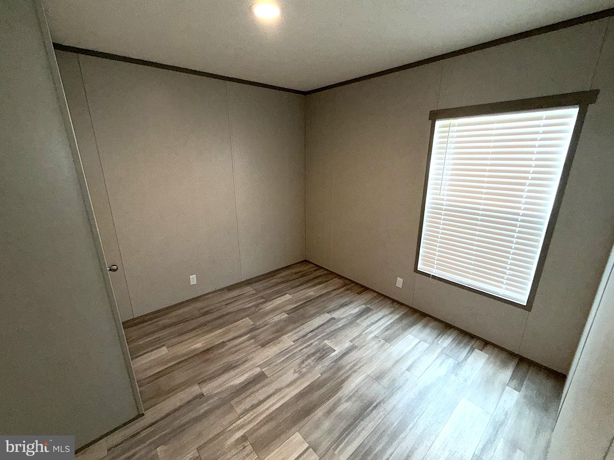 HOLIDAY MOBILE ESTATES - Residential