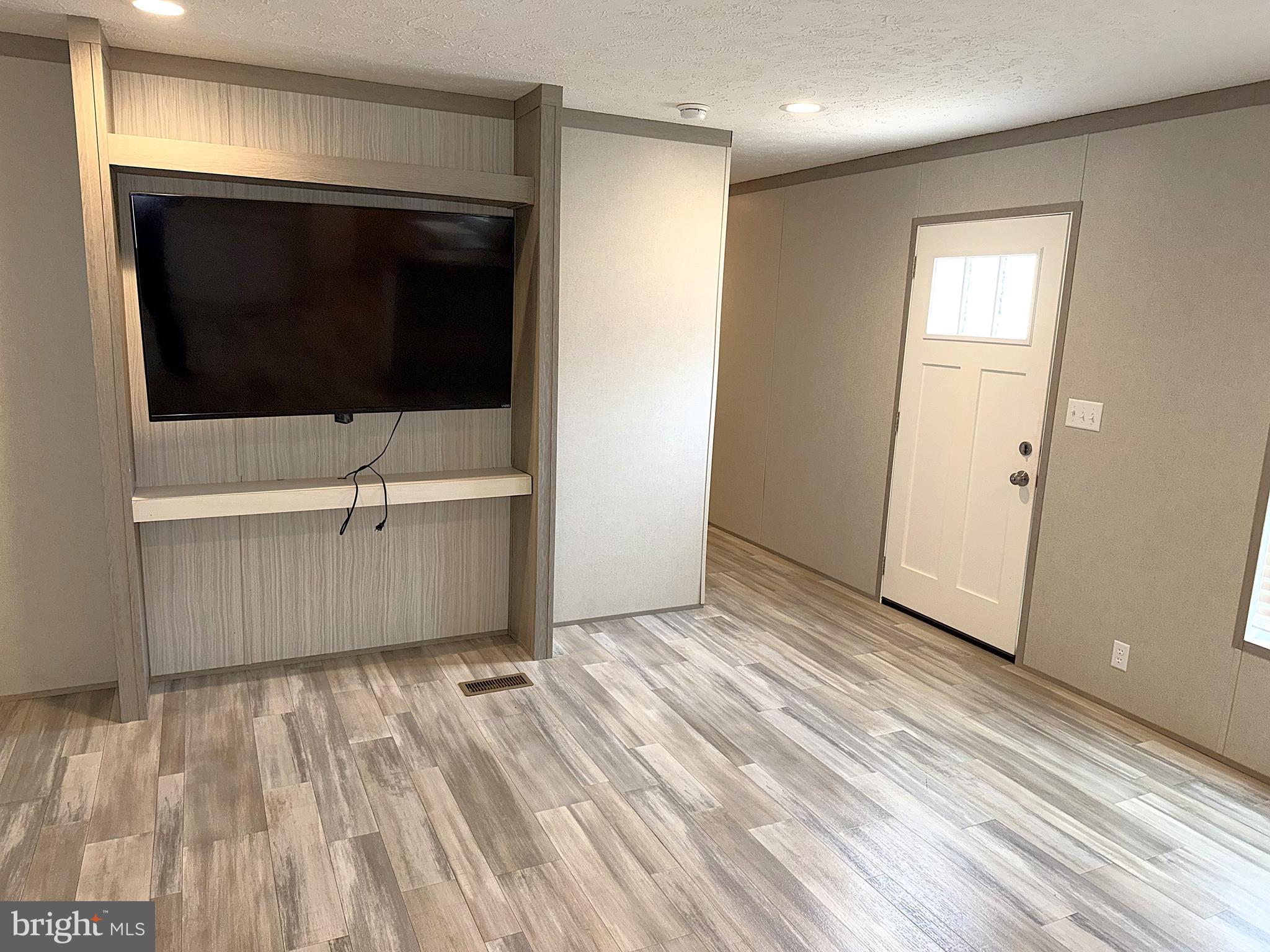 HOLIDAY MOBILE ESTATES - Residential