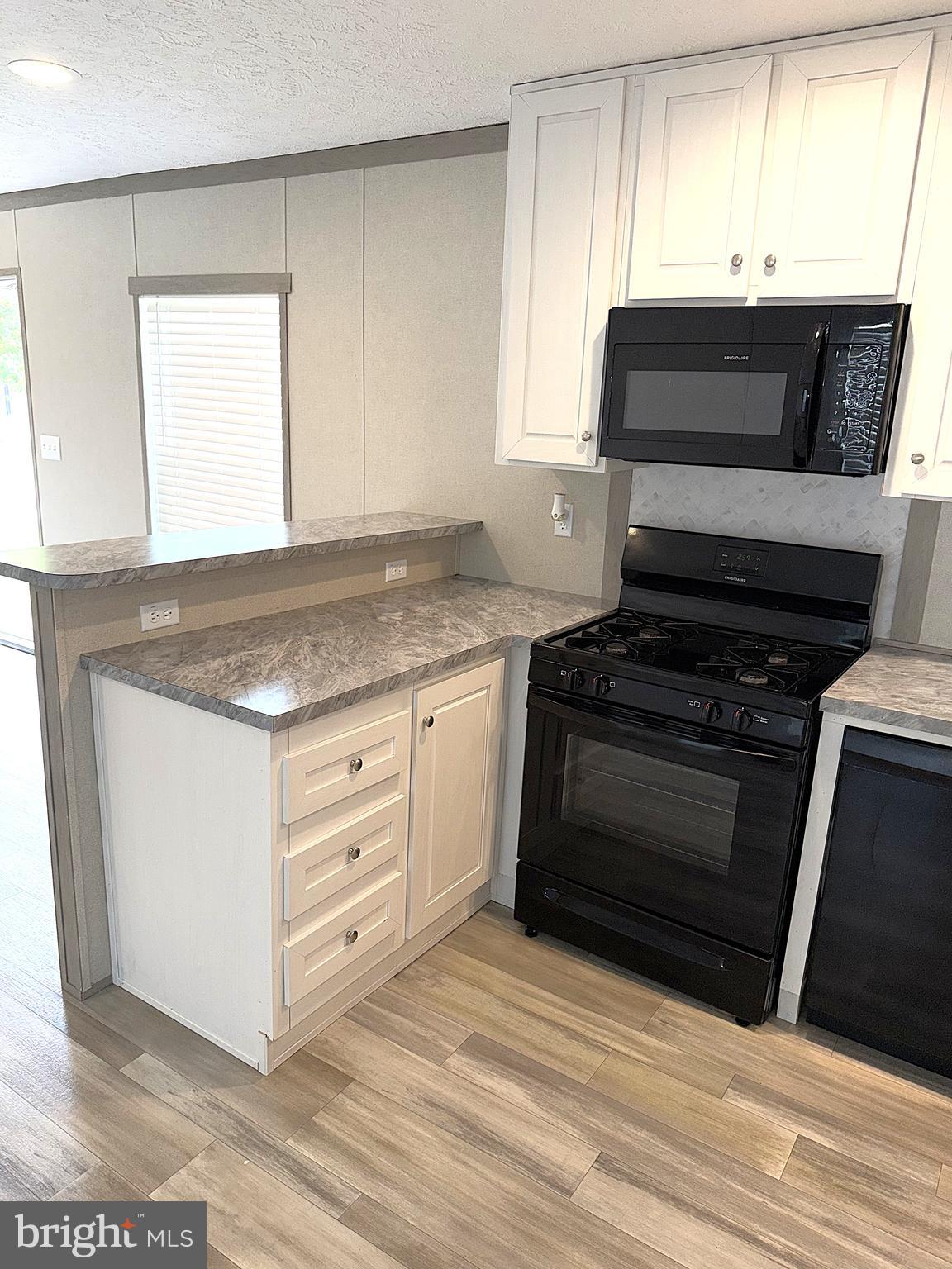 HOLIDAY MOBILE ESTATES - Residential