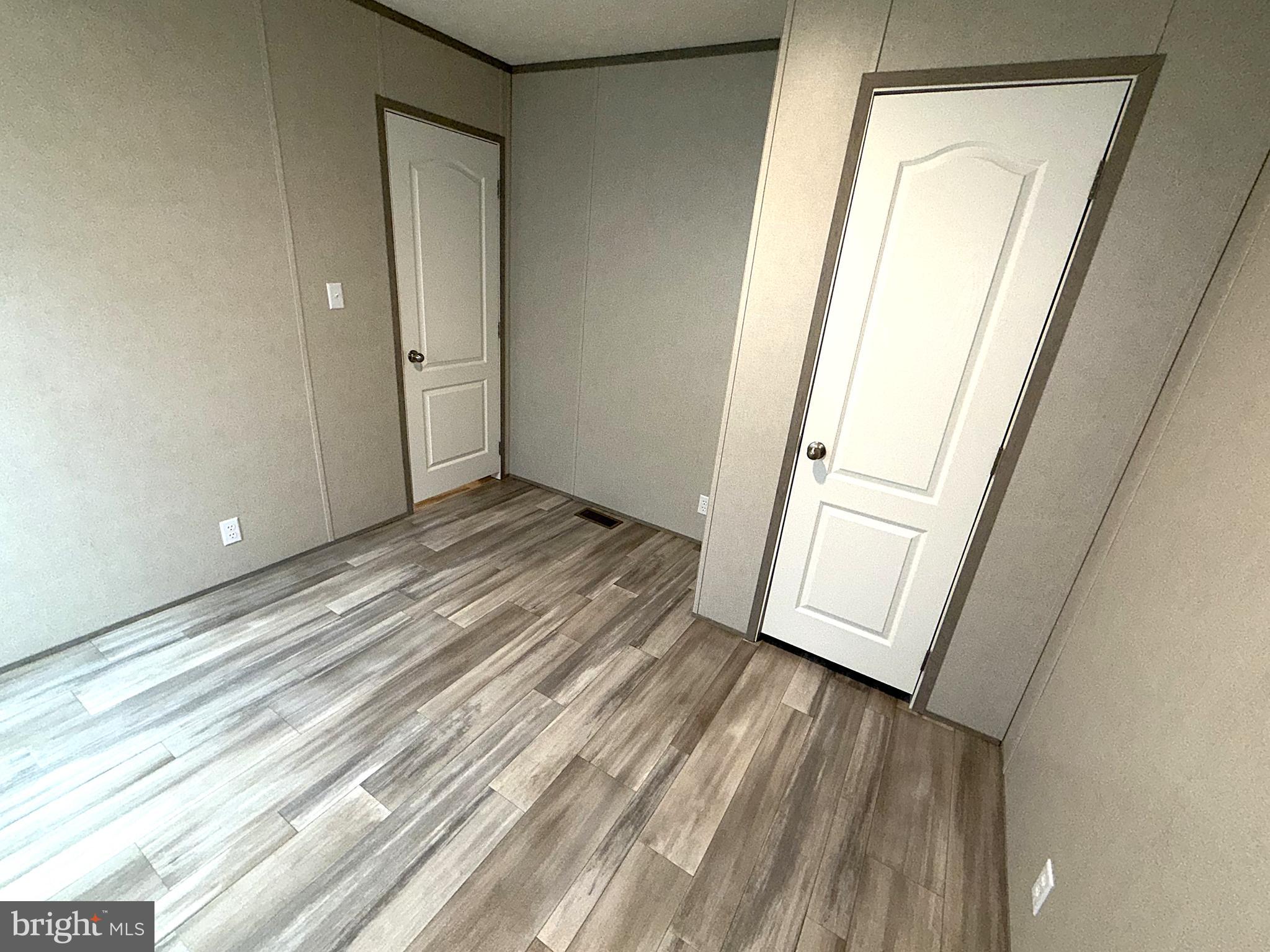 HOLIDAY MOBILE ESTATES - Residential
