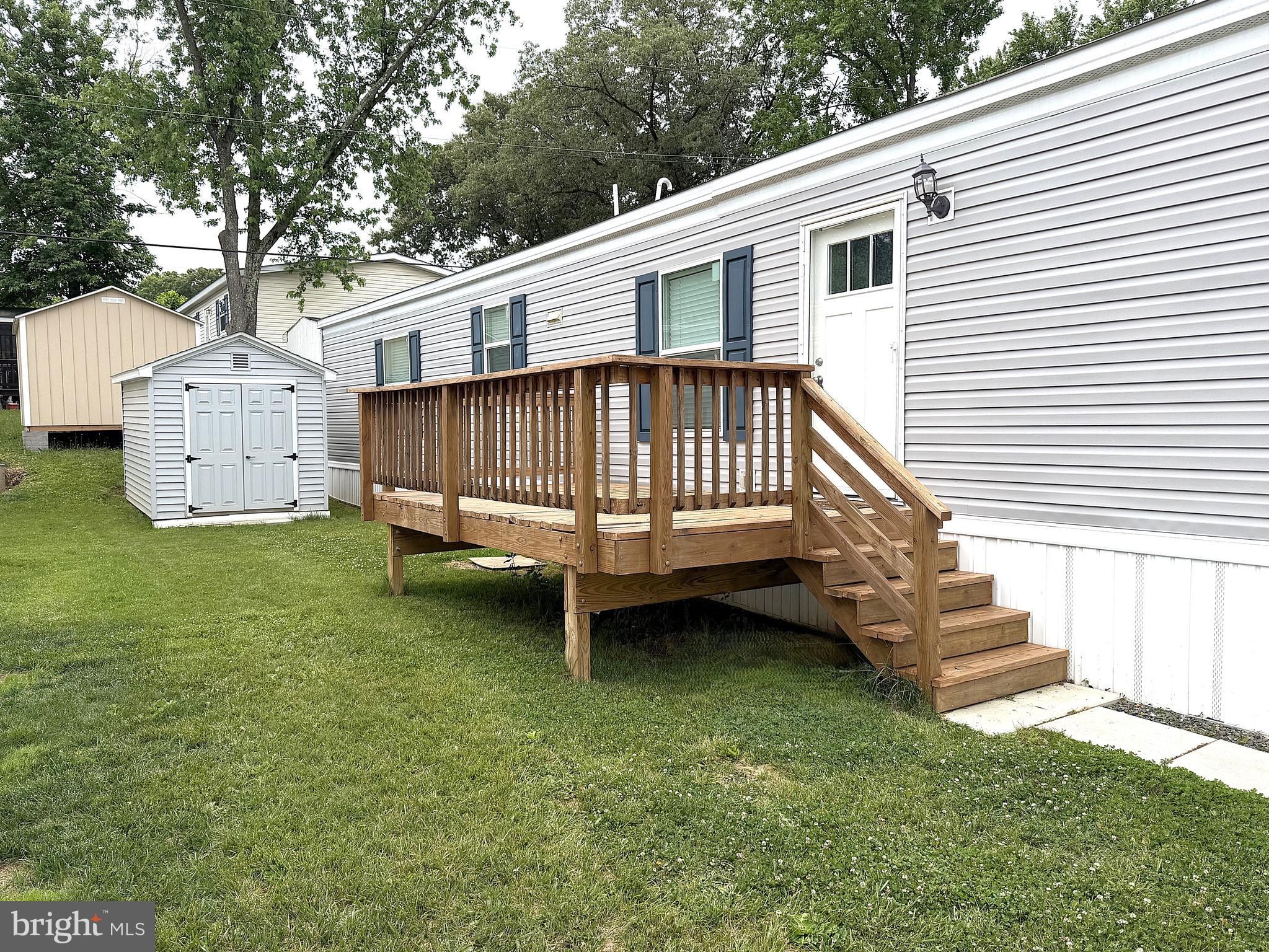 HOLIDAY MOBILE ESTATES - Residential