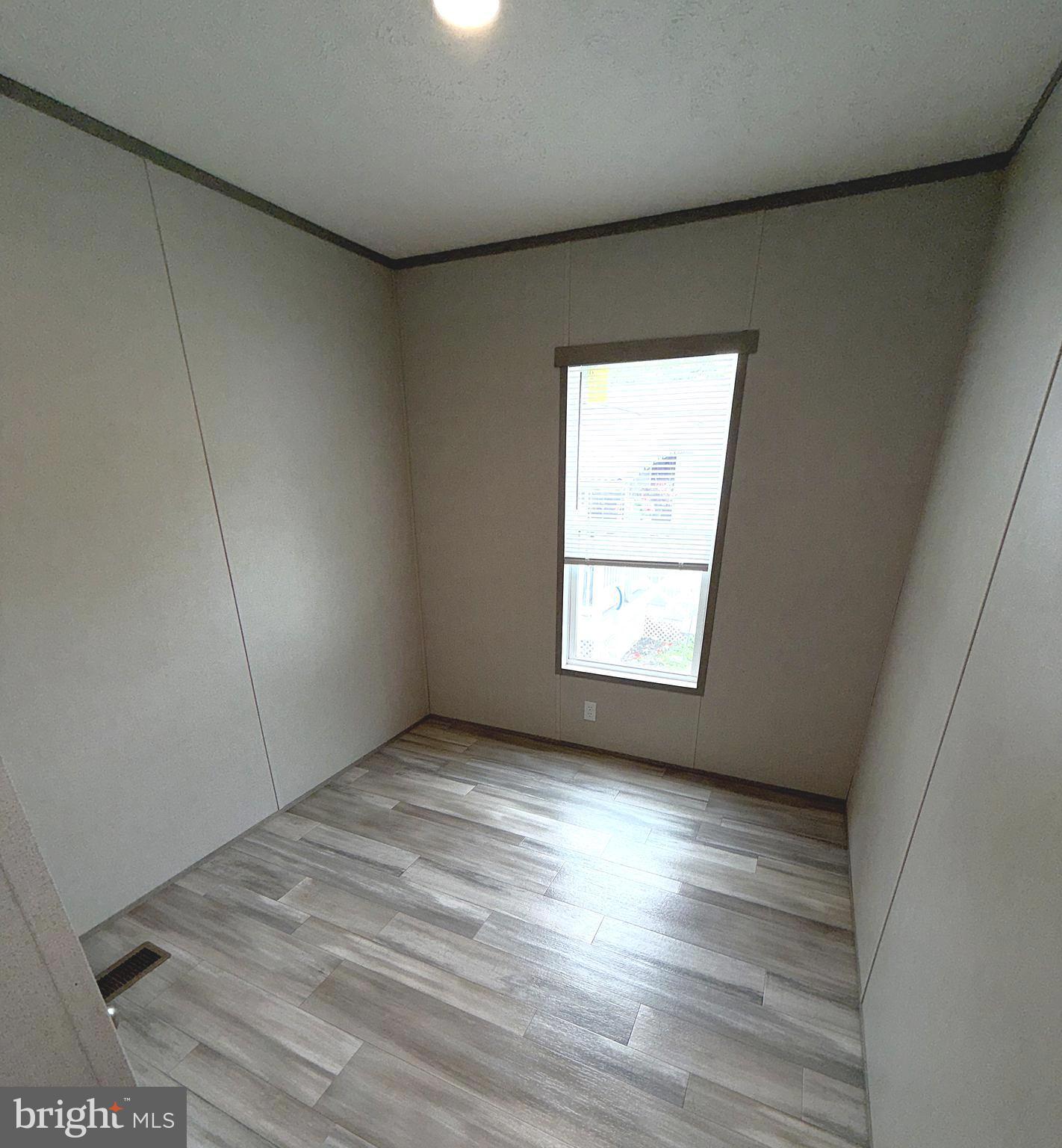 HOLIDAY MOBILE ESTATES - Residential