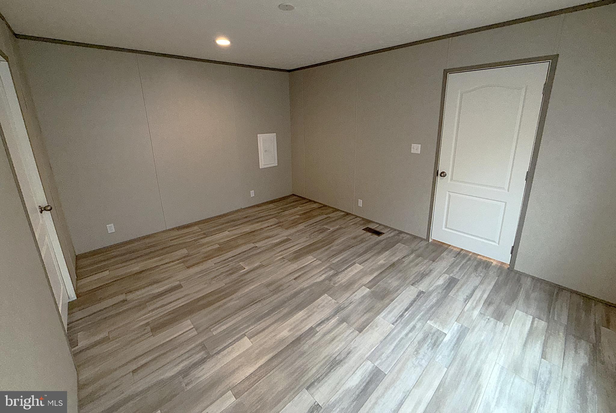 HOLIDAY MOBILE ESTATES - Residential