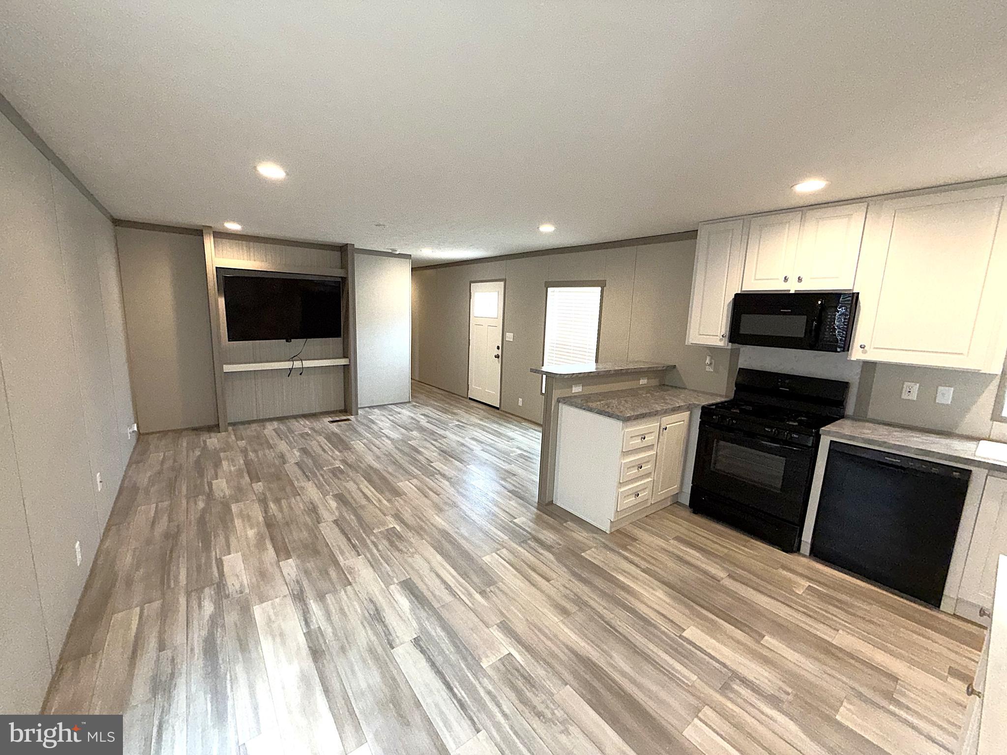 HOLIDAY MOBILE ESTATES - Residential