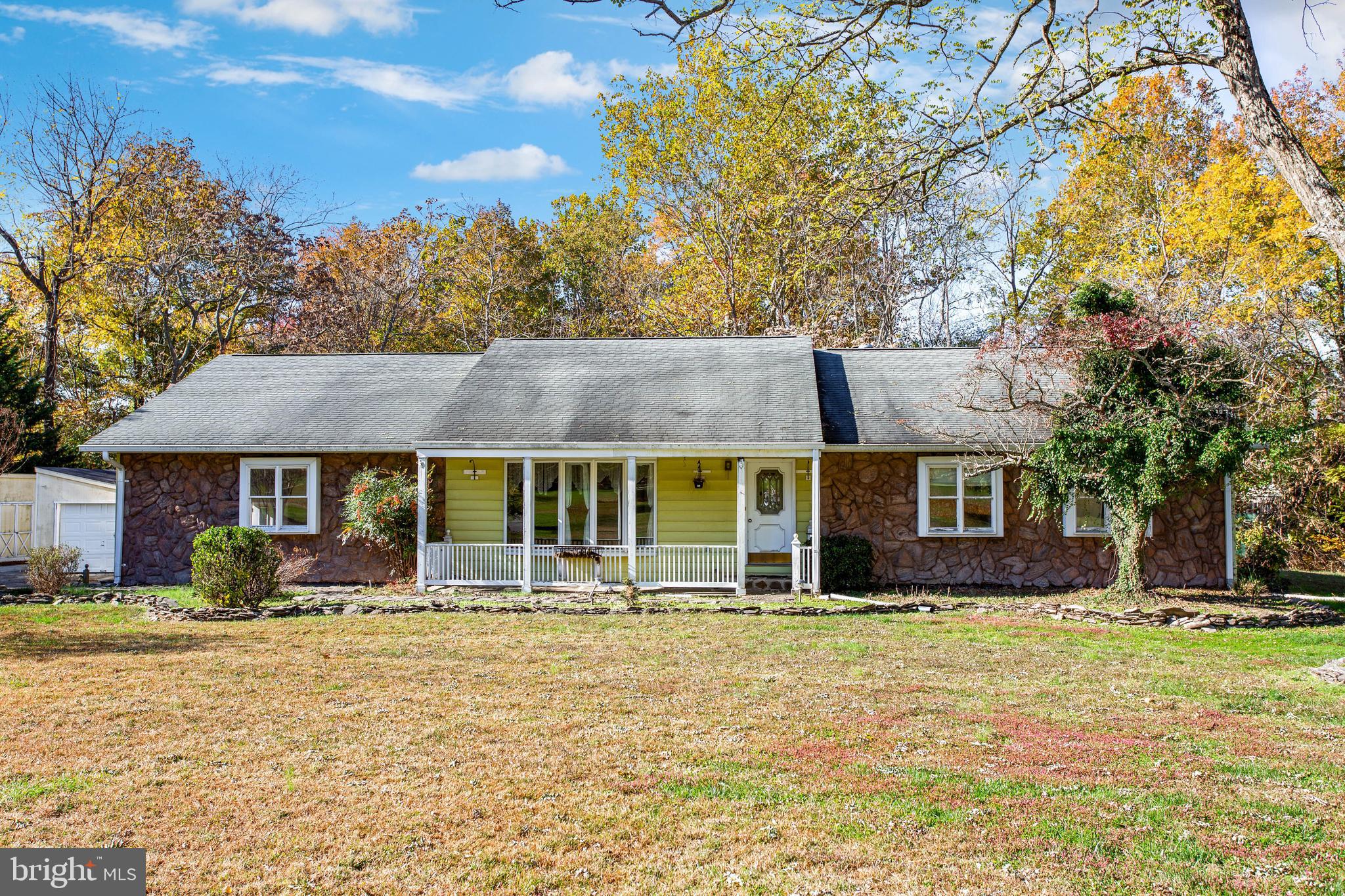 SPACIOUS RAMBLER  SITUATED ON A BEAUTIFUL 2+ ACRE FLAT LOT.   LOCATED IN AN ESTABLISHED  NEIGHBORHOOD.  GREAT LOCATION IN DAVIDSONVILLE, CLOSE TO SHOPPING AND RESTAURANTS.   BRING YOUR IMAGINATION AND PLANS TO TURN THIS FIXER UPPER INTO YOUR DREAM HOME.  SWEAT EQUITY!  CASH OR RENOVATION LOAN ONLY.  NO HOME SALE CONTINGENCY.