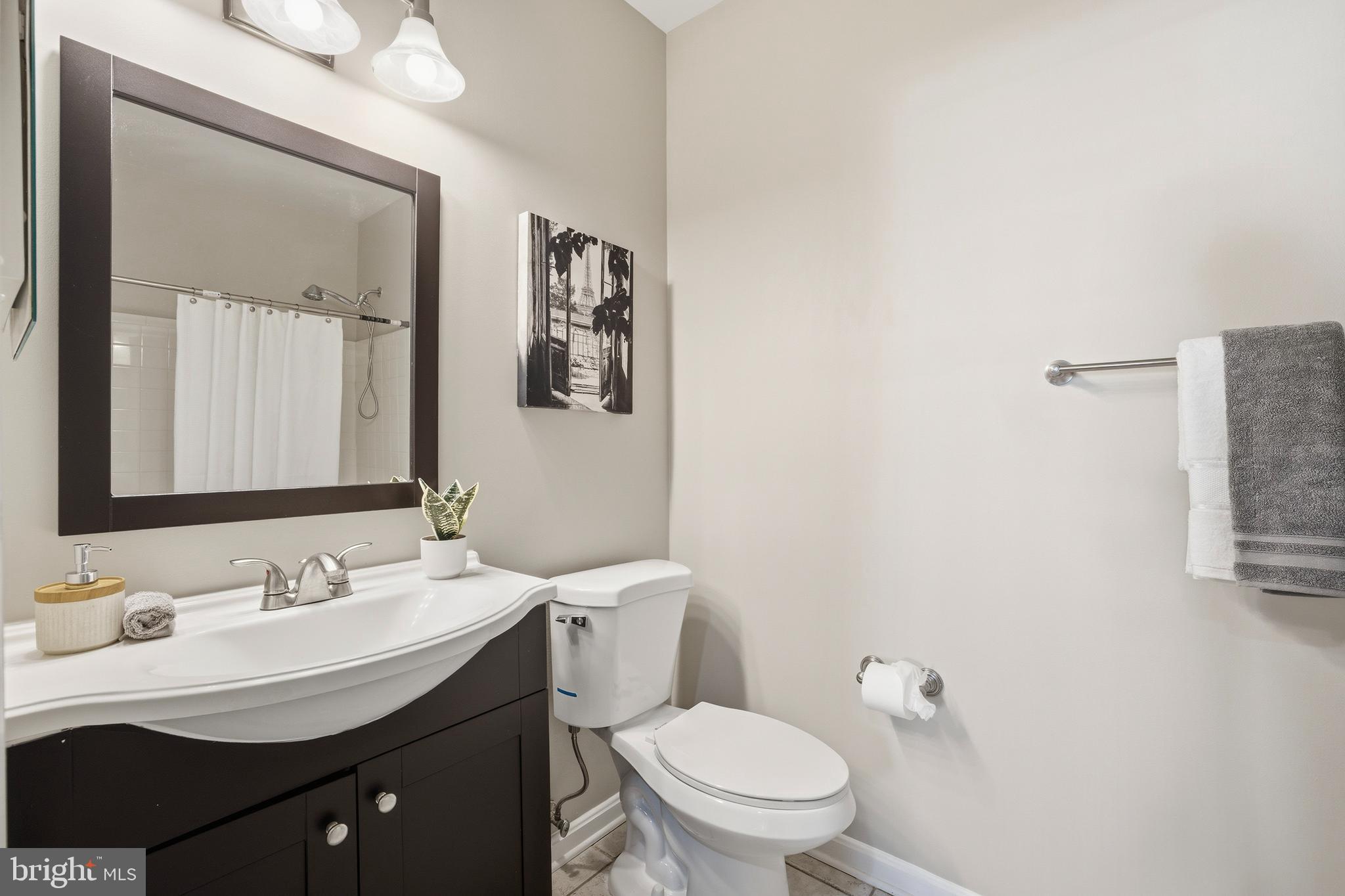 LAKESIDE AT SOUTH RIDING - Residential