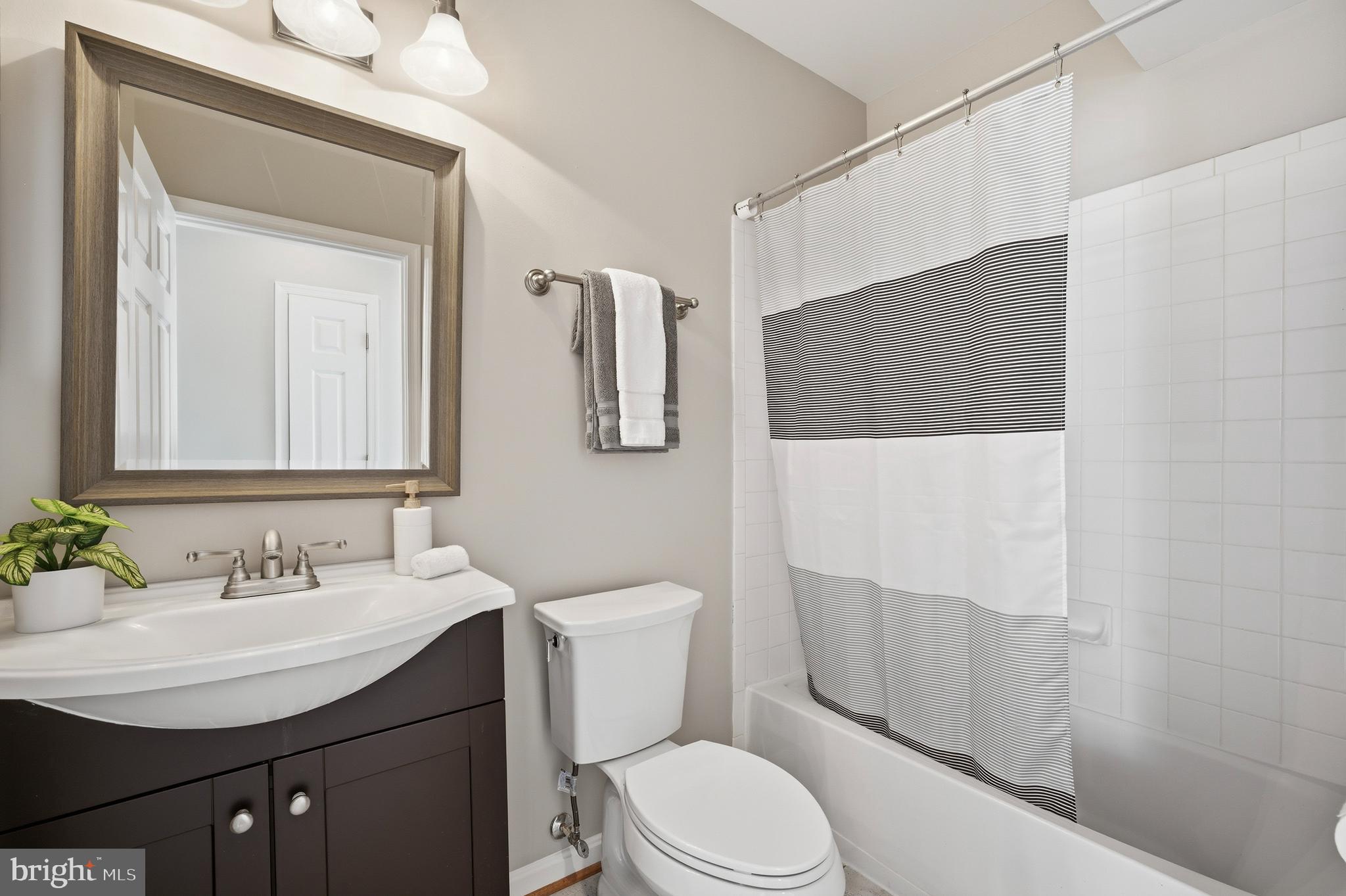LAKESIDE AT SOUTH RIDING - Residential