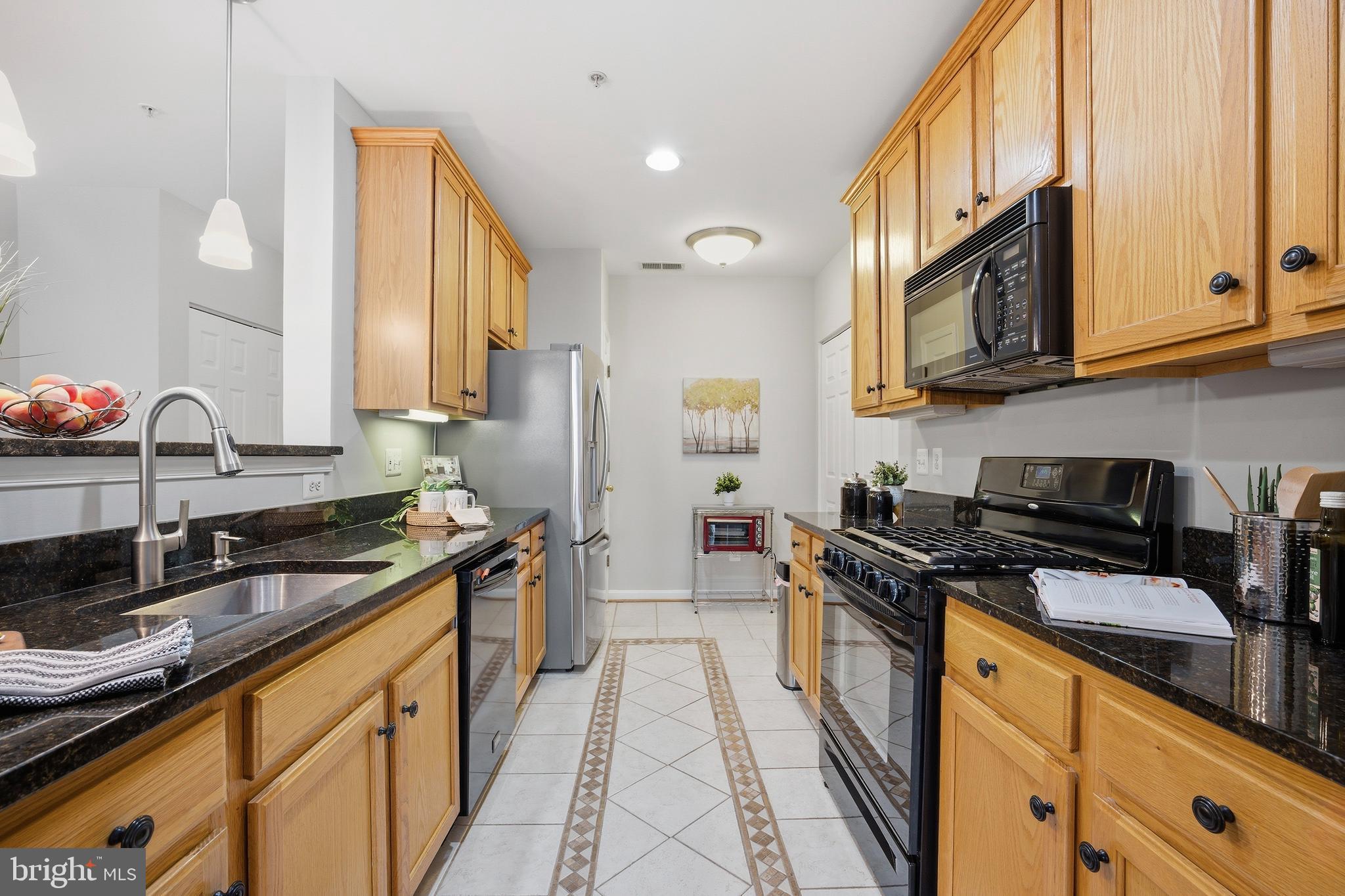 LAKESIDE AT SOUTH RIDING - Residential