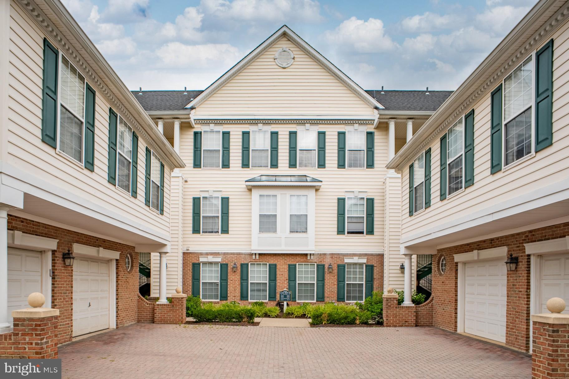 LAKESIDE AT SOUTH RIDING - Residential