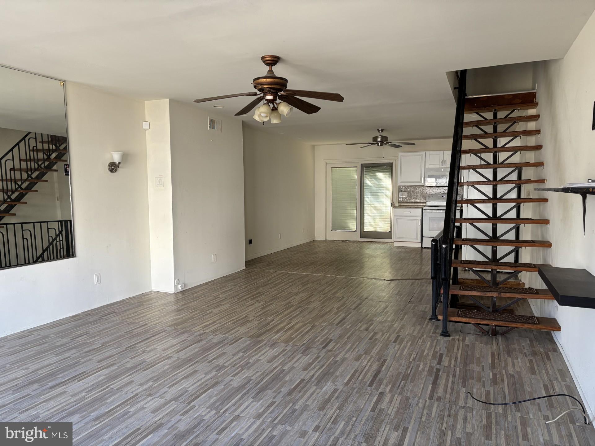 ELMWOOD PARK - Residential