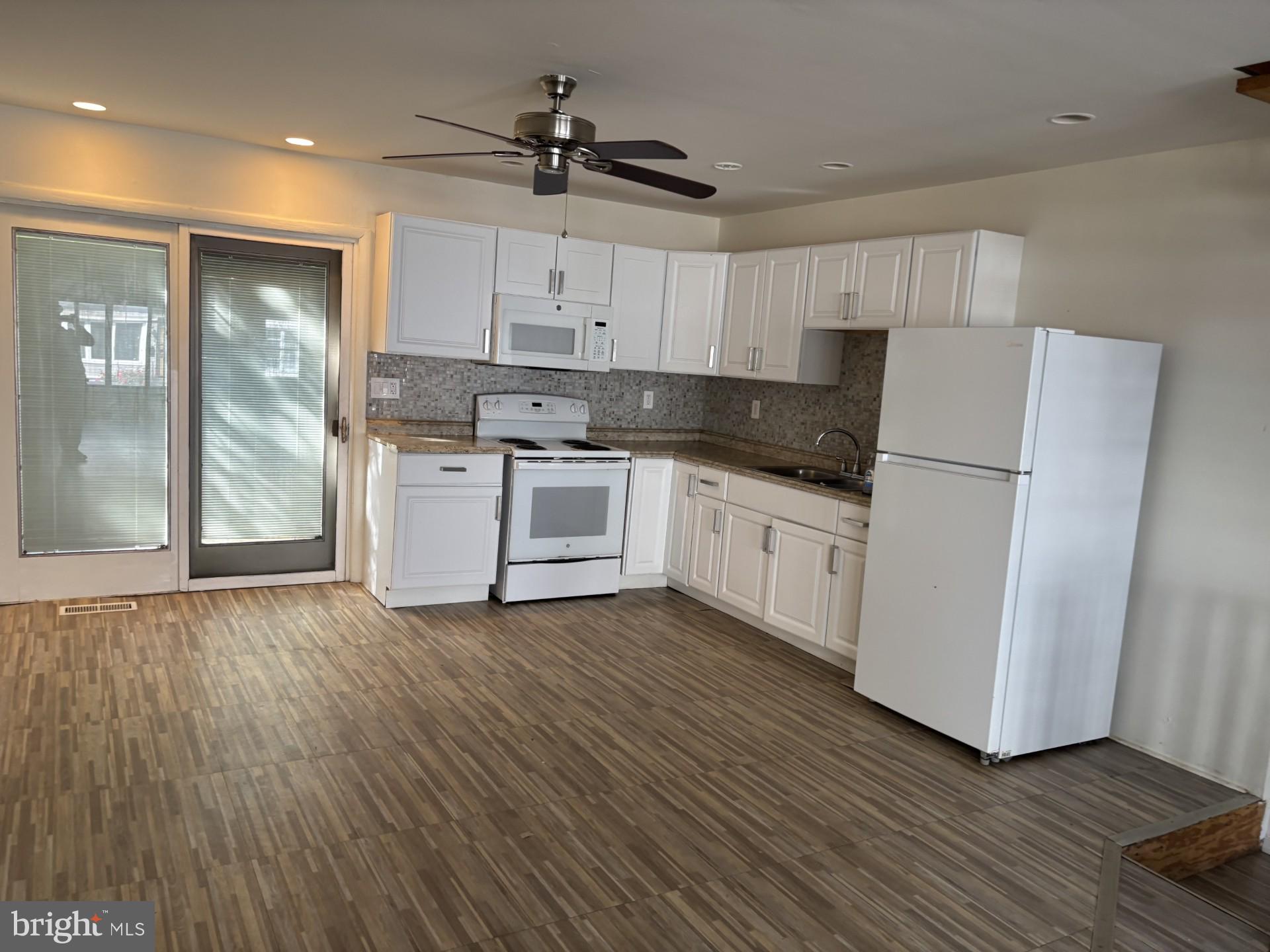 ELMWOOD PARK - Residential