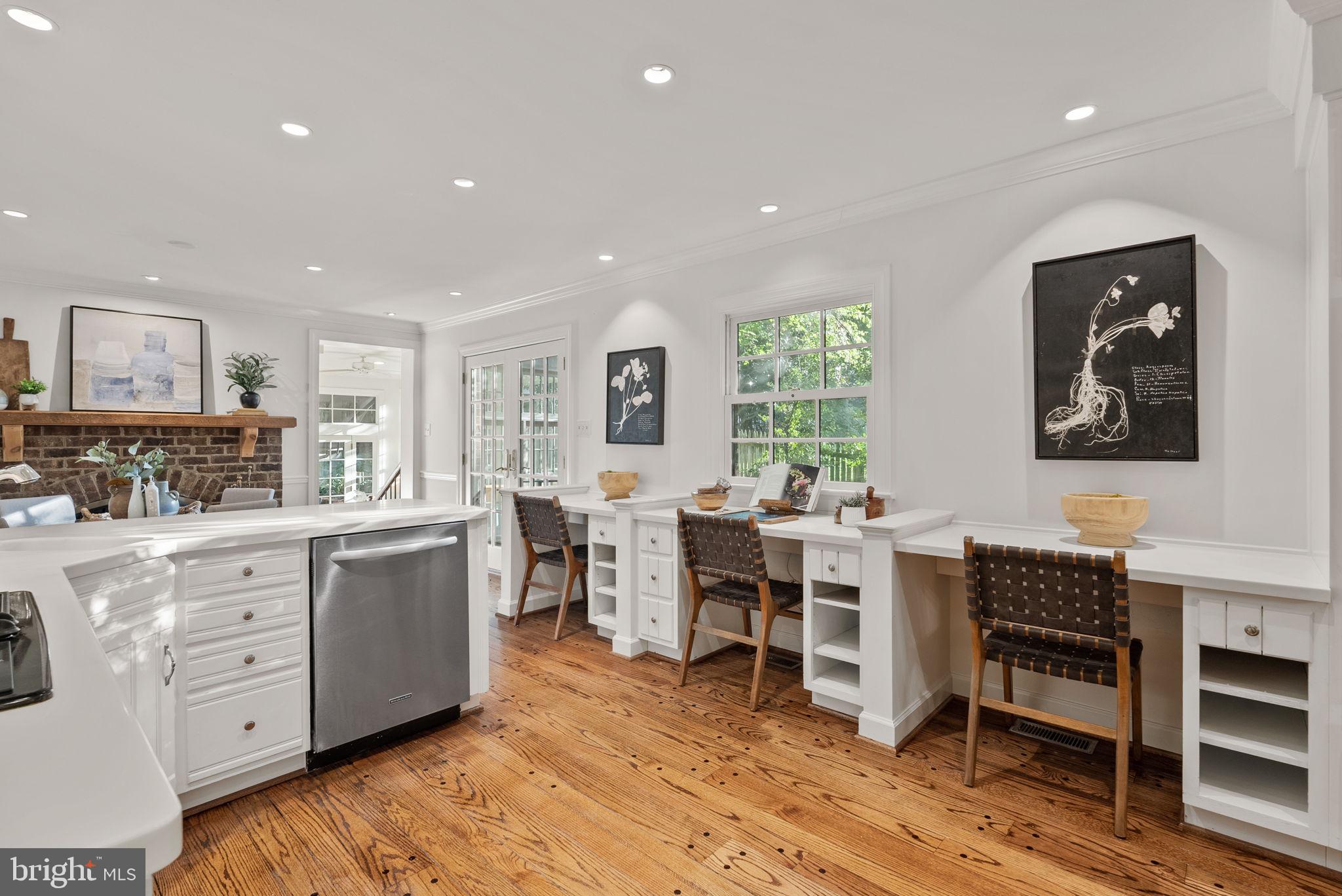 WINDSOR OAKS - Residential