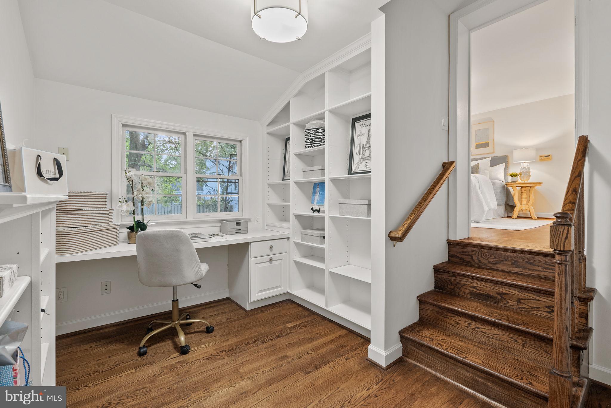 WINDSOR OAKS - Residential