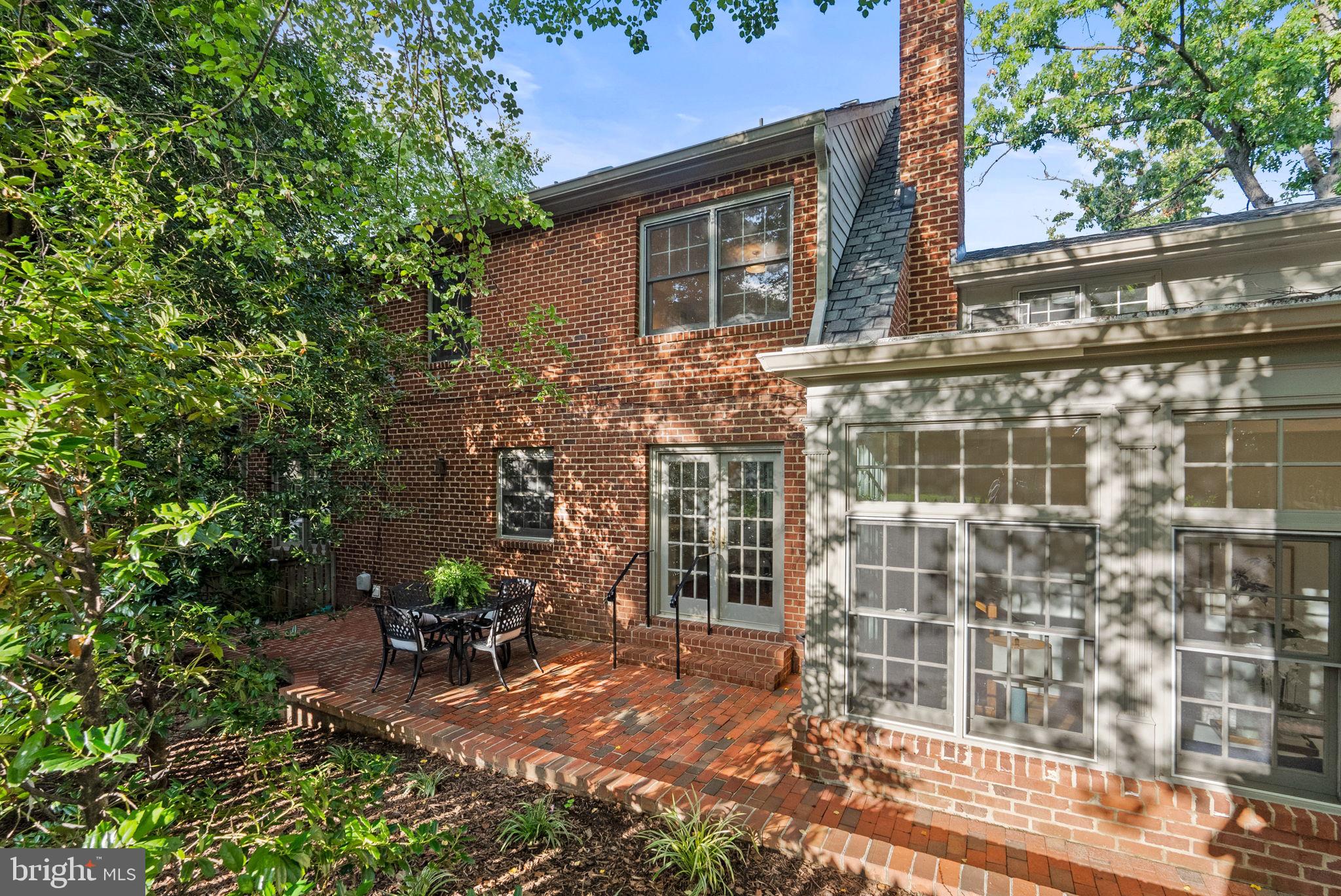 WINDSOR OAKS - Residential