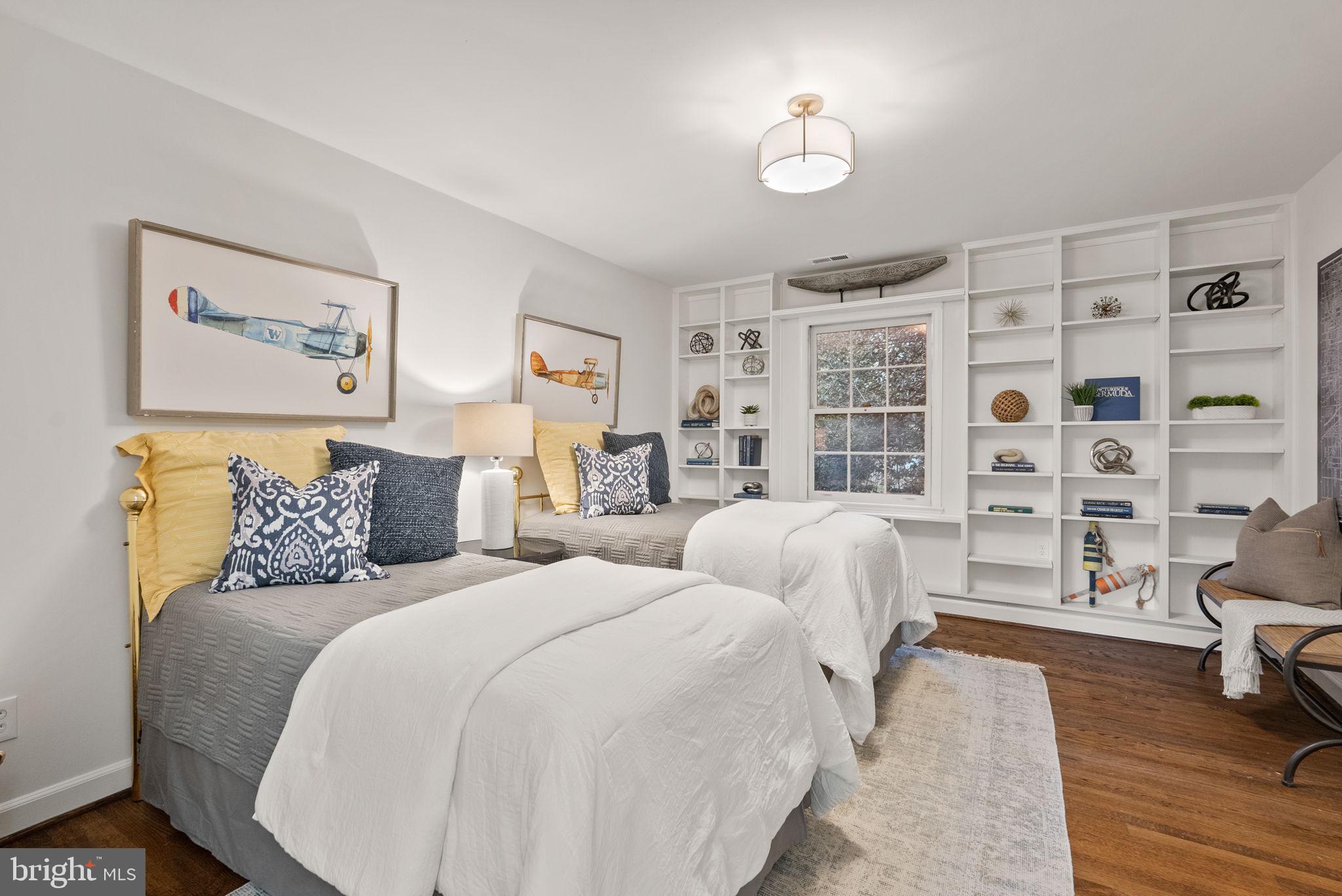 WINDSOR OAKS - Residential