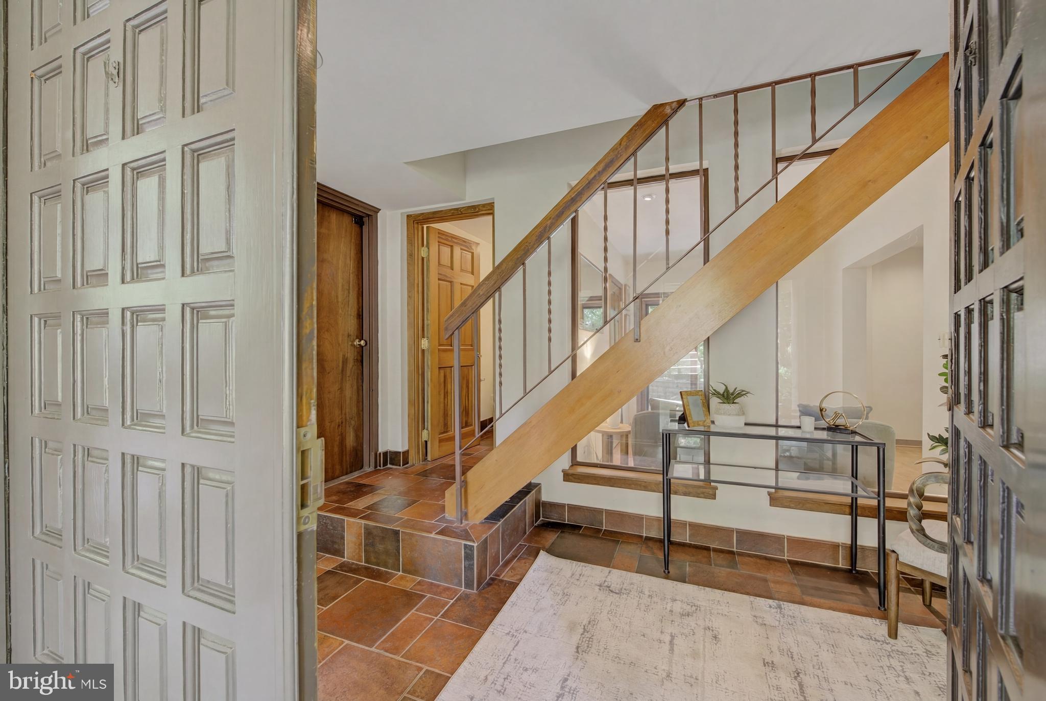 CHESTNUT HILL - Residential