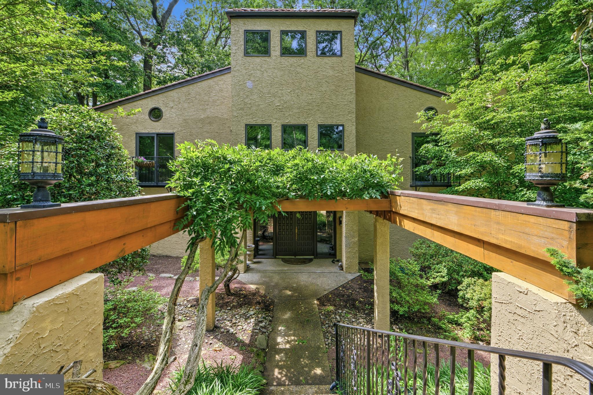 CHESTNUT HILL - Residential