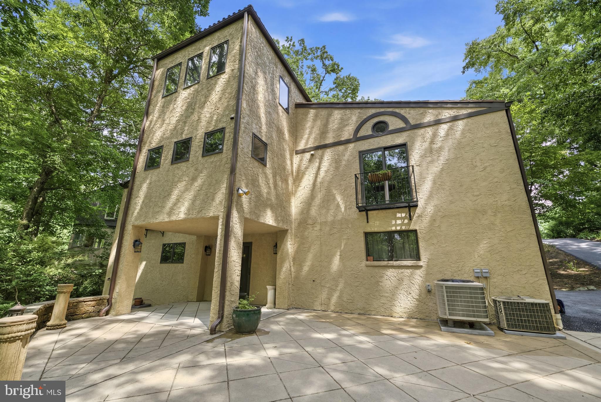 CHESTNUT HILL - Residential