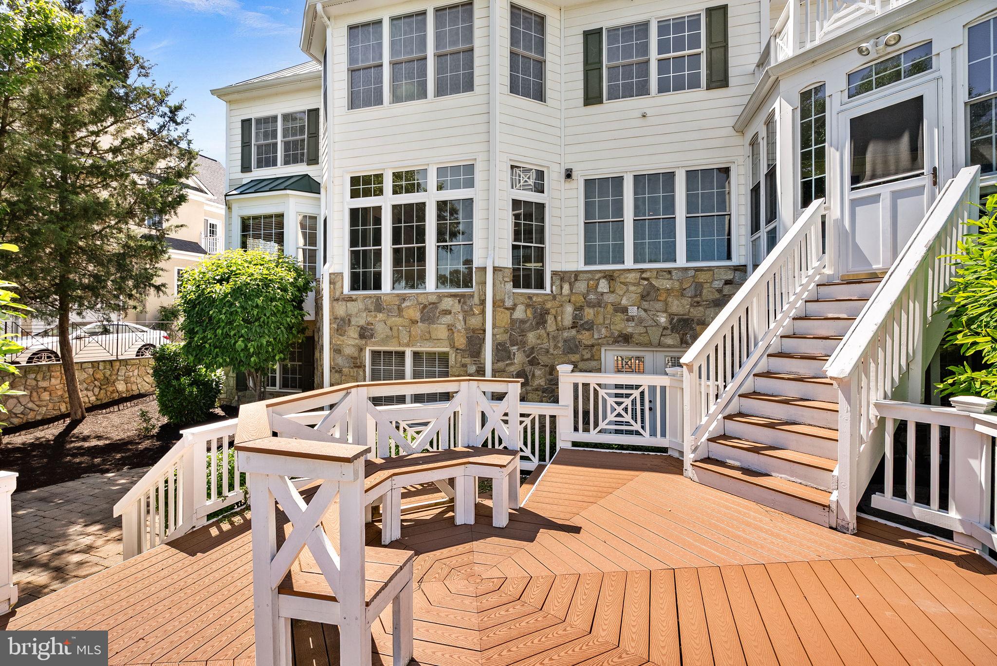 LANSDOWNE ON THE POTOMAC - Residential