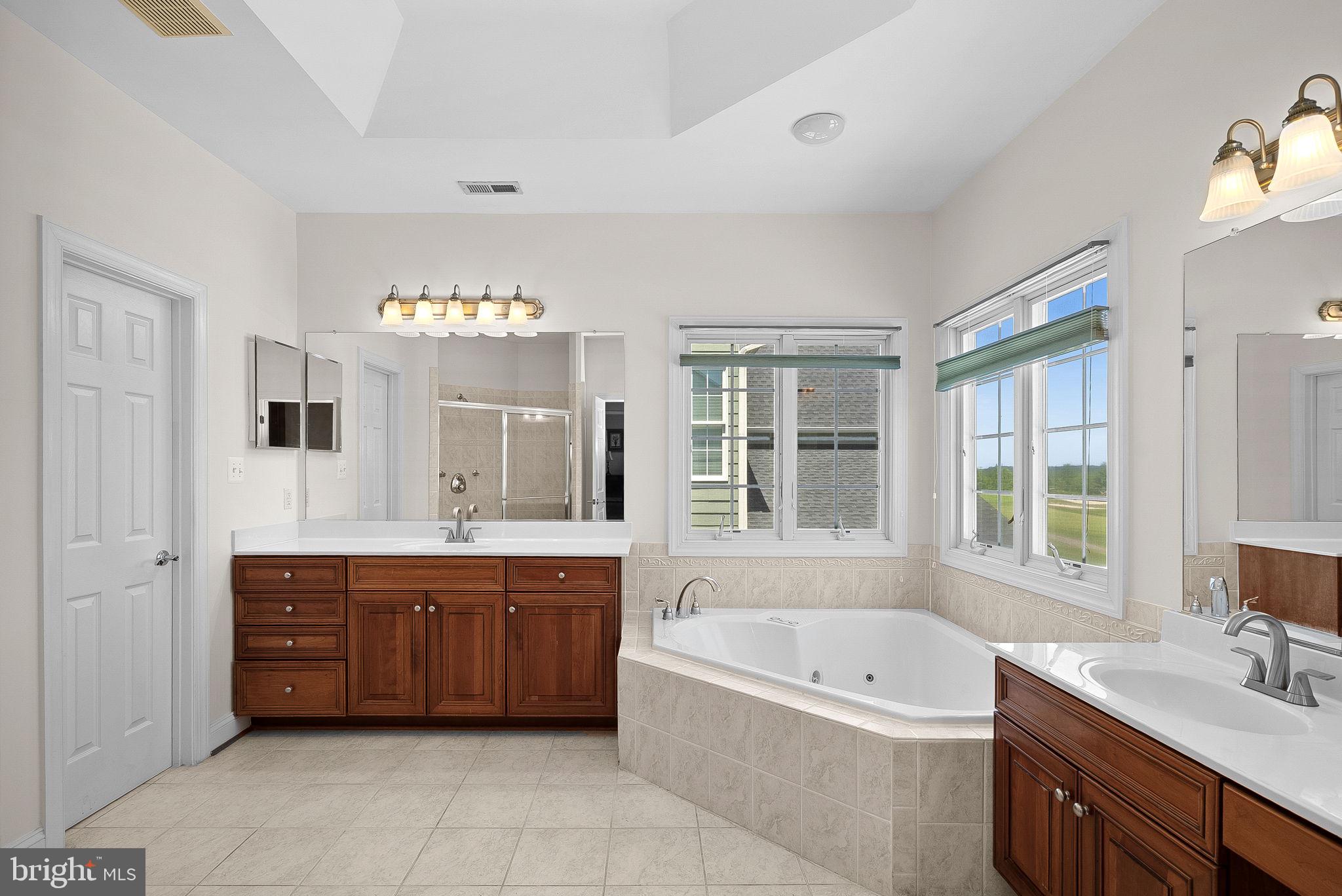 LANSDOWNE ON THE POTOMAC - Residential