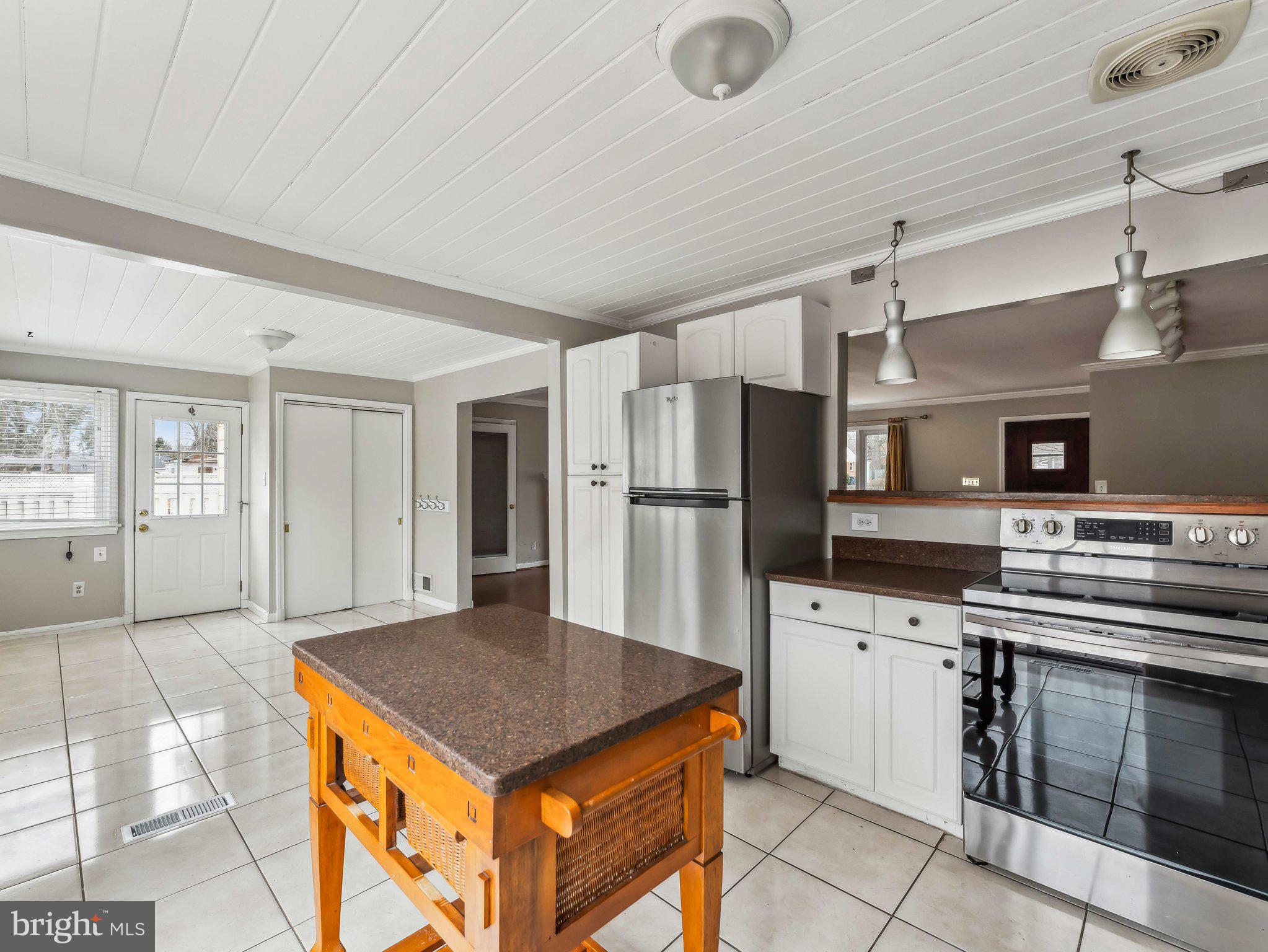 COURTLAND PARK - Residential Lease