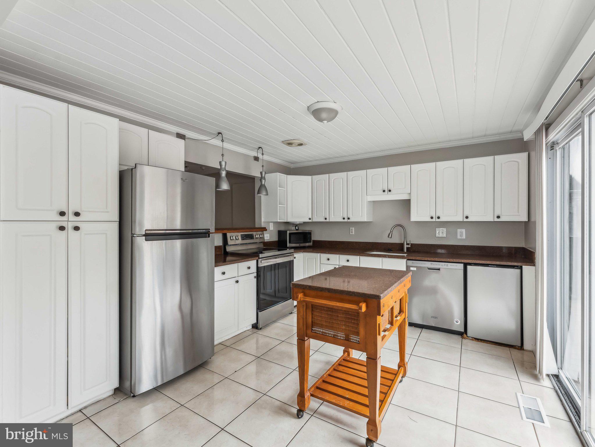COURTLAND PARK - Residential Lease