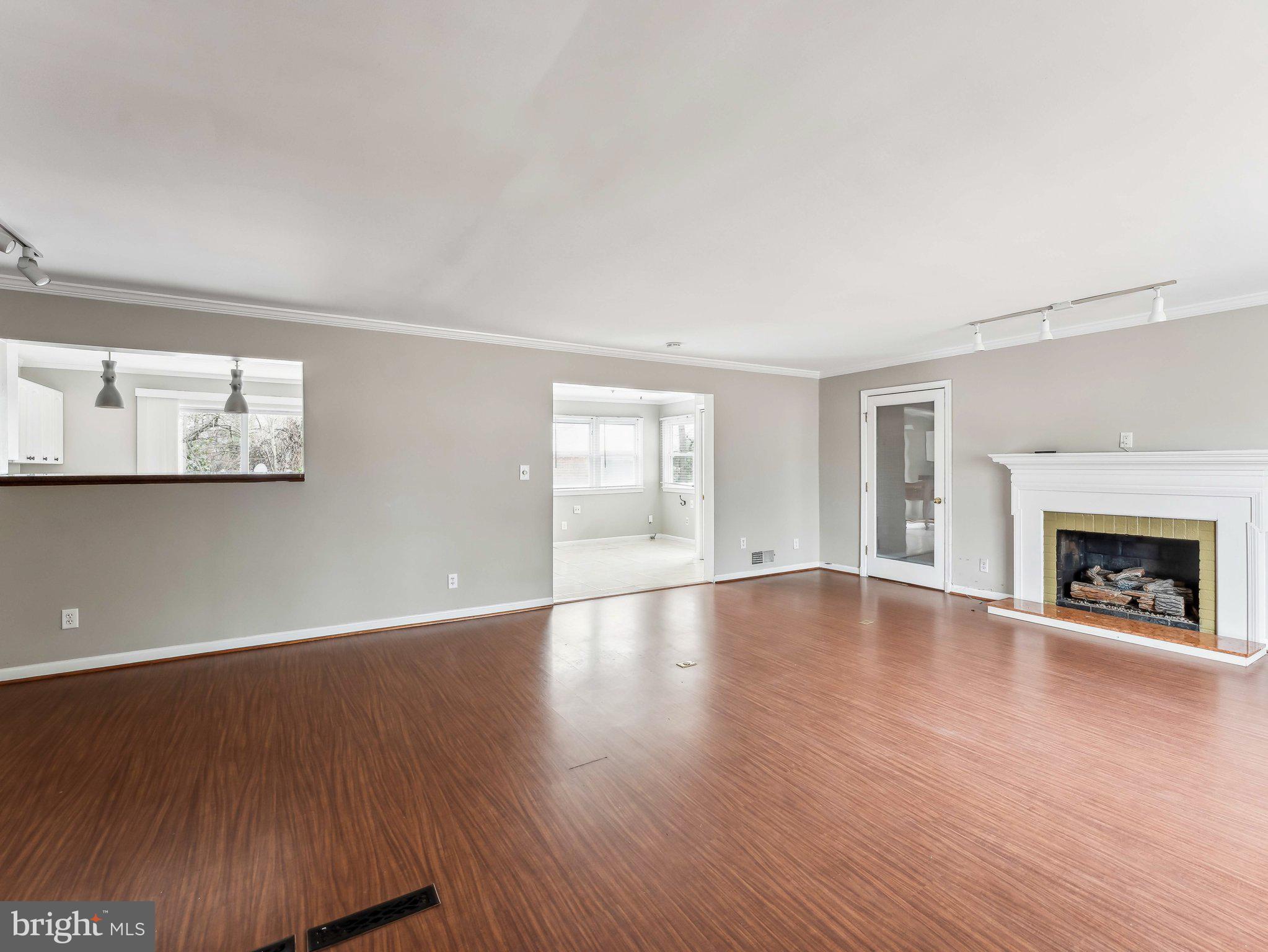 COURTLAND PARK - Residential Lease