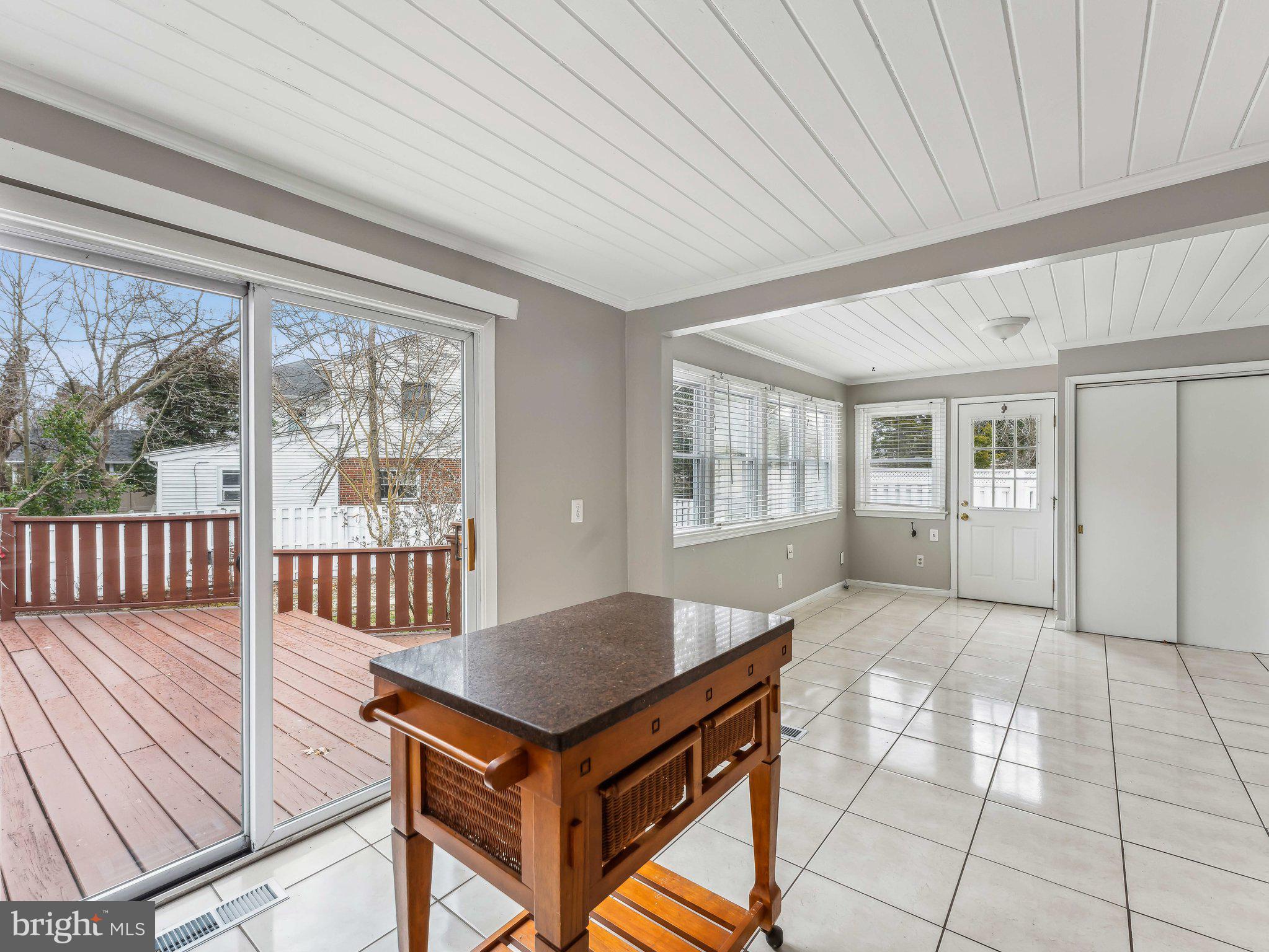 COURTLAND PARK - Residential Lease