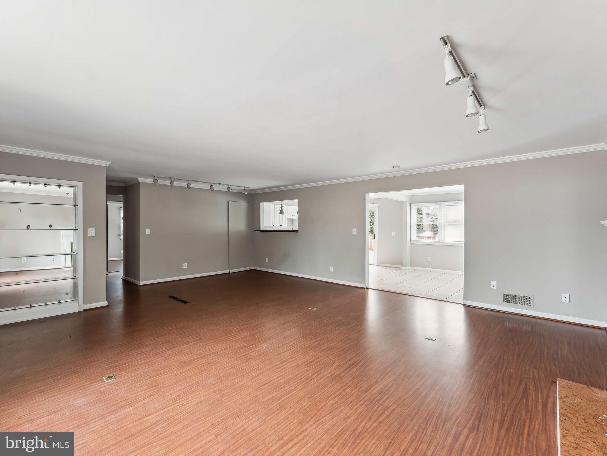 COURTLAND PARK - Residential Lease