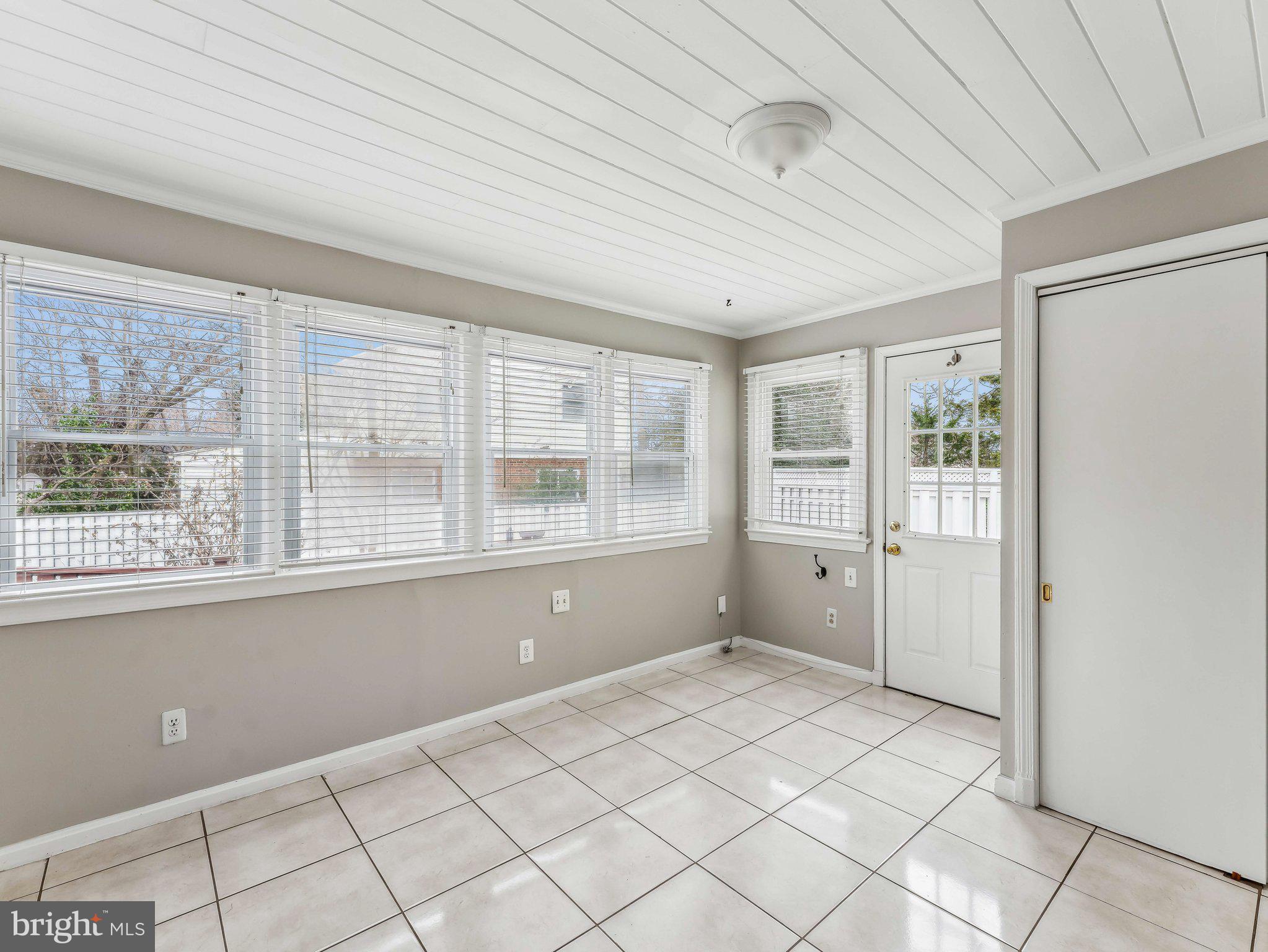 COURTLAND PARK - Residential Lease