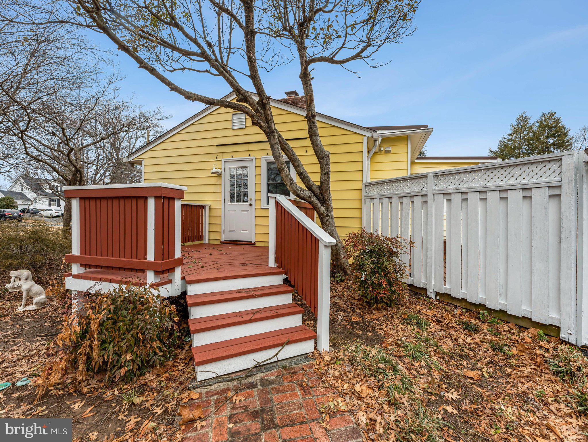 COURTLAND PARK - Residential Lease