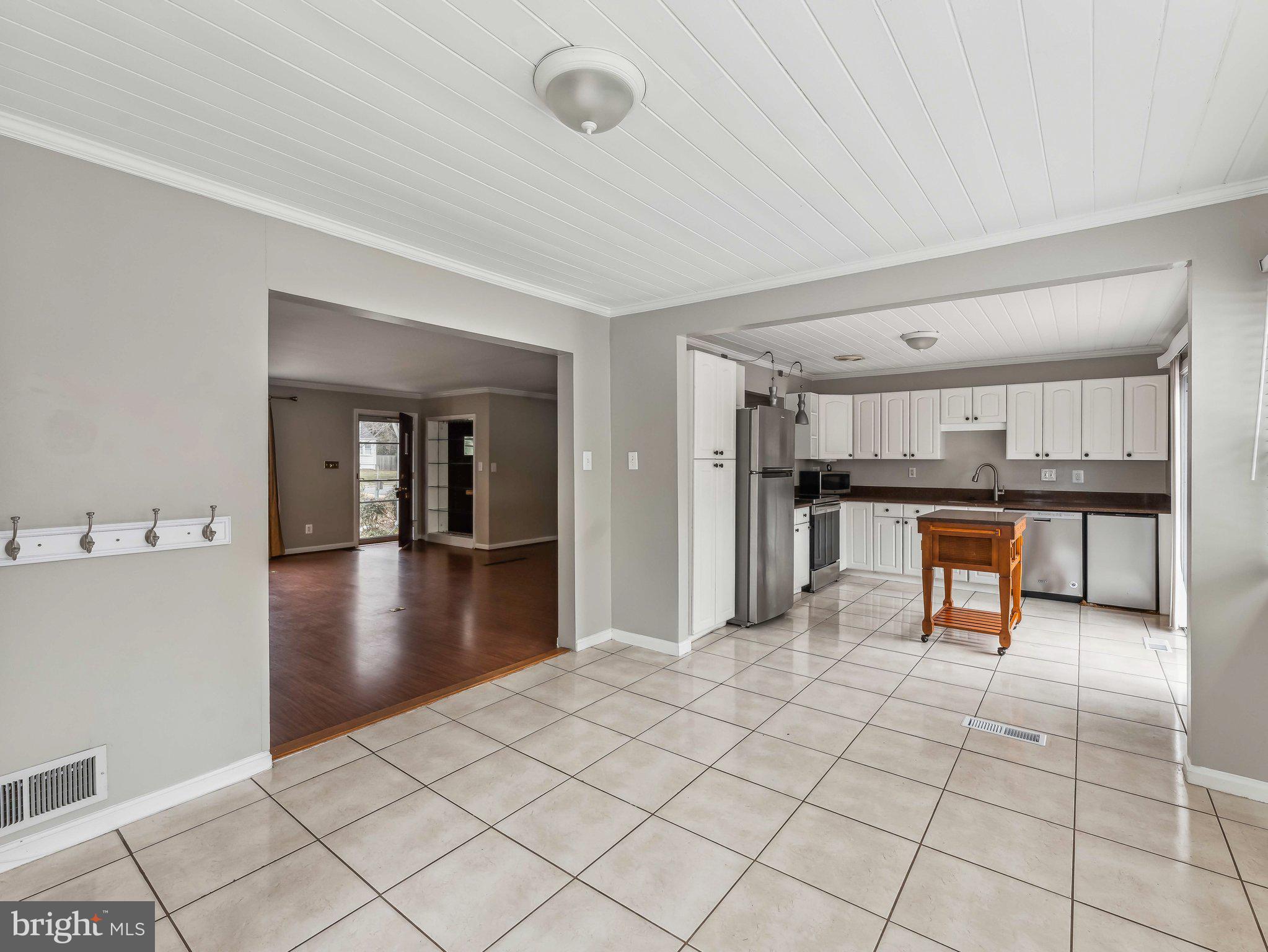 COURTLAND PARK - Residential Lease