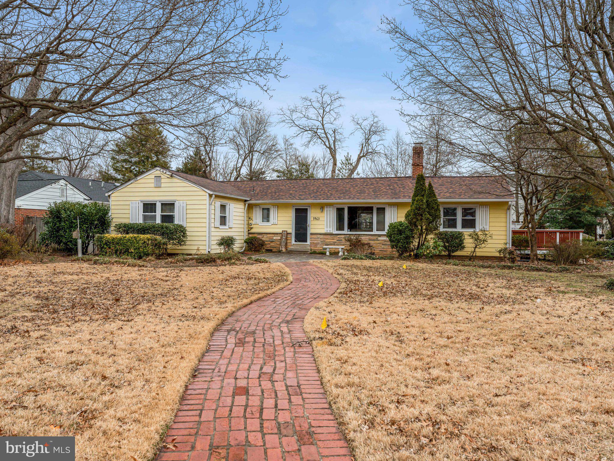 COURTLAND PARK - Residential Lease