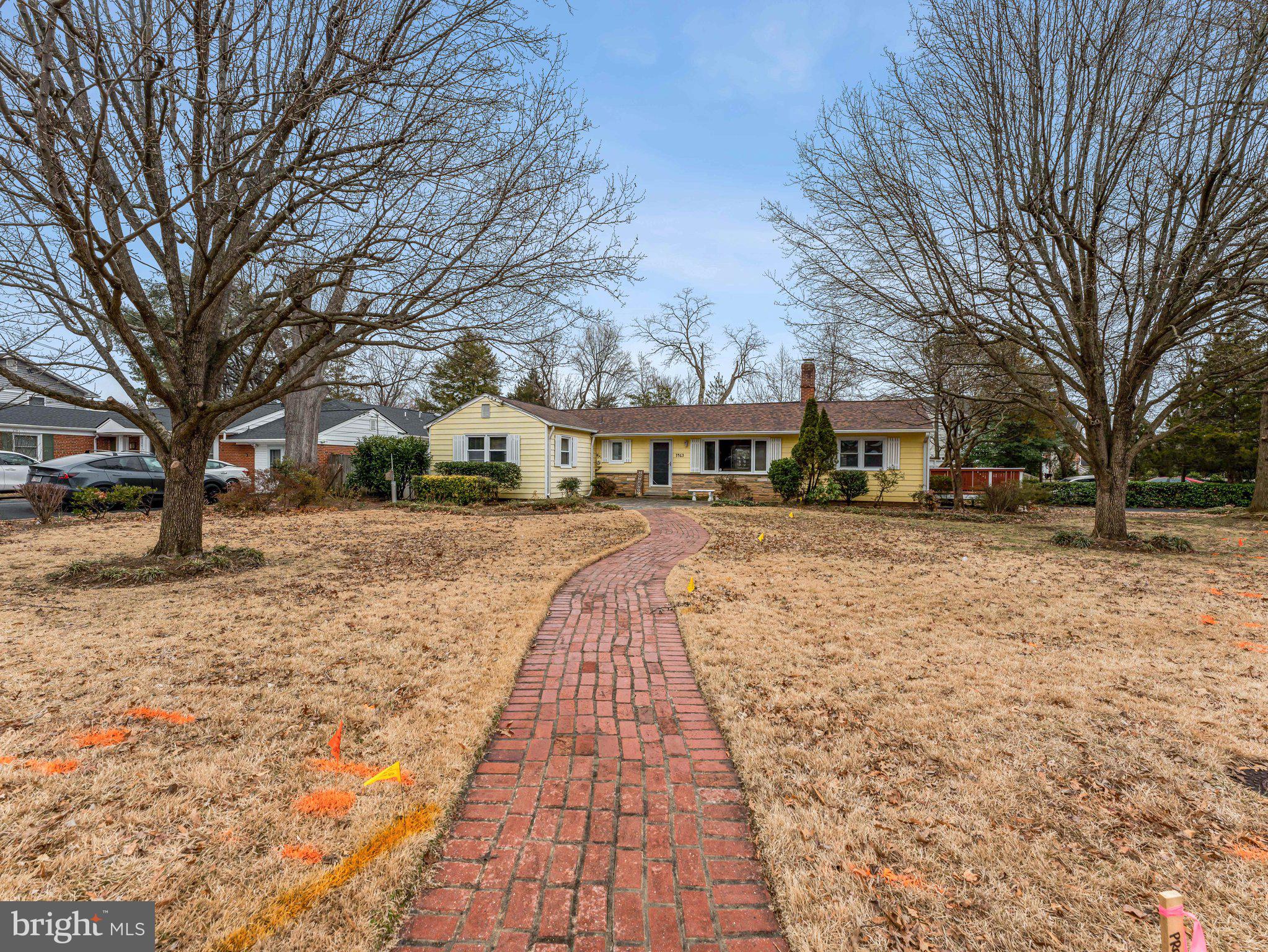 COURTLAND PARK - Residential Lease