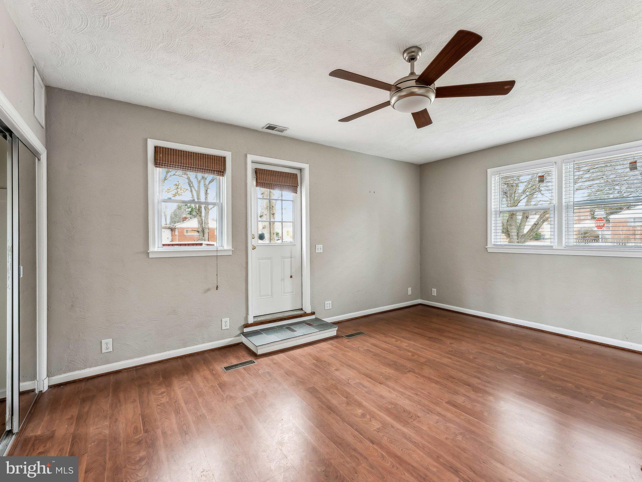 COURTLAND PARK - Residential Lease